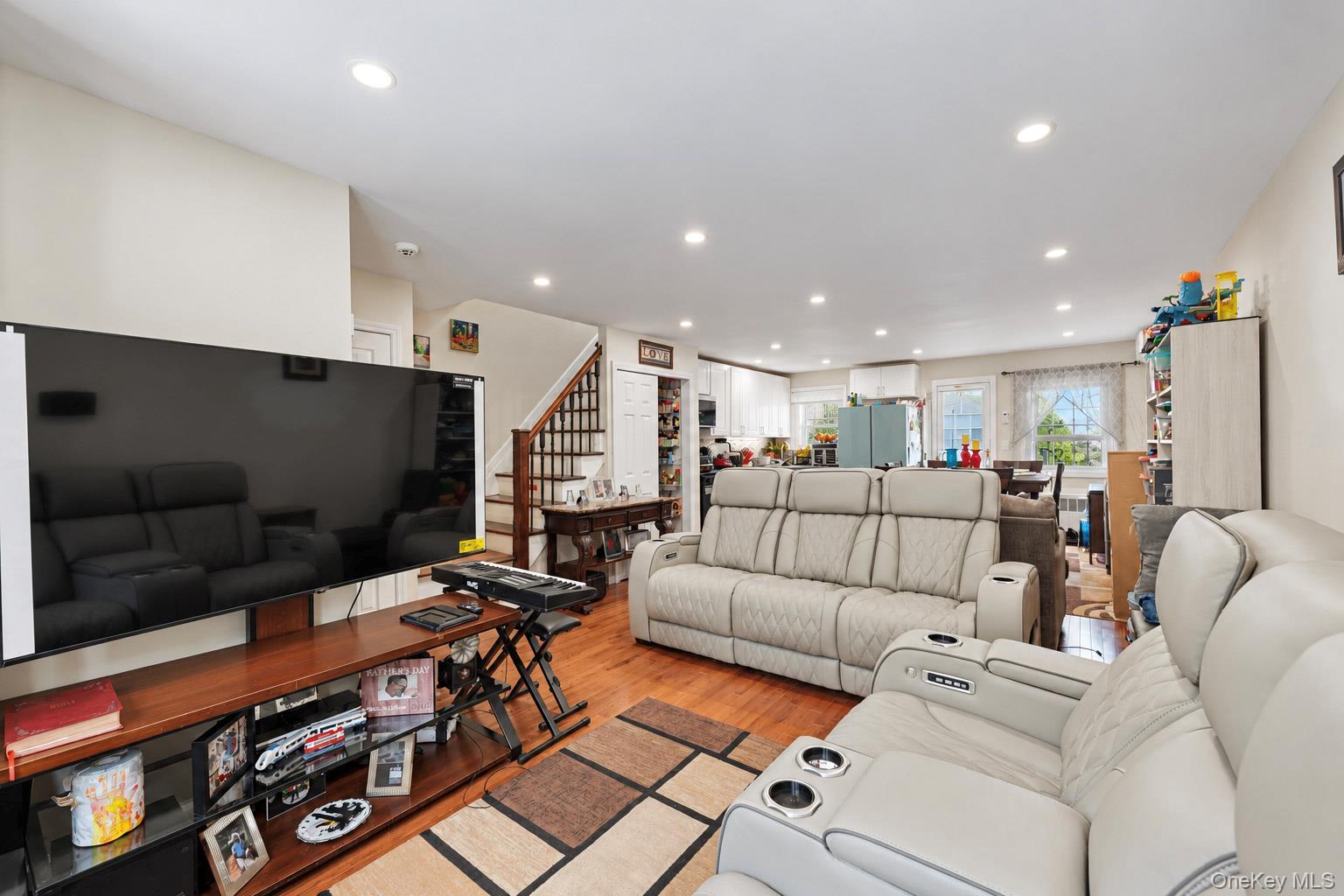 Single Family Yates Avenue Bronx, NY 10469, MLS-1051178-9
