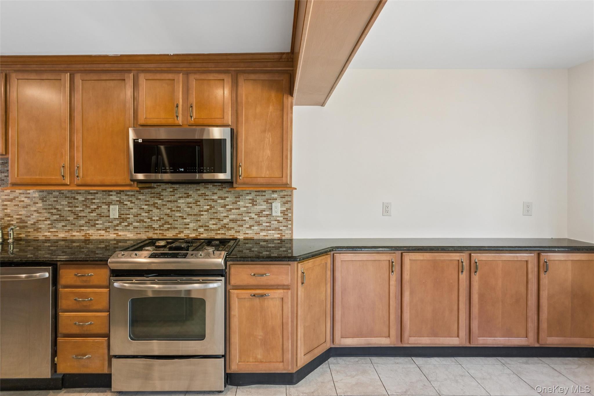 Single Family Old Country Road  Suffolk County, NY 11729, MLS-1051185-10