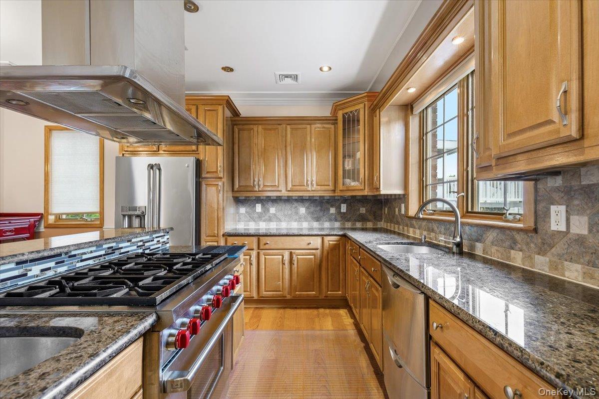 Single Family Amboy Road Staten Island, NY 10312, MLS-1051187-16