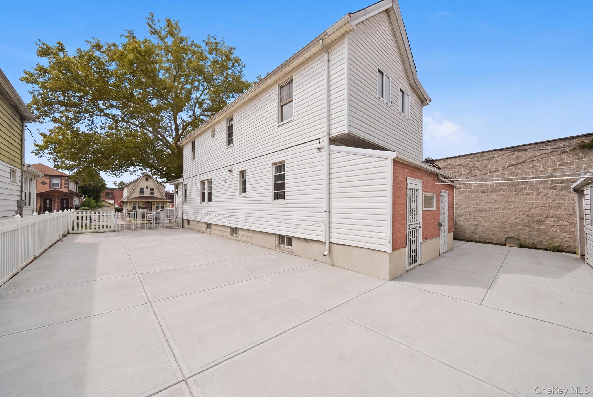 Single Family 113th Avenue Queens, NY 11429, MLS-1051202-8