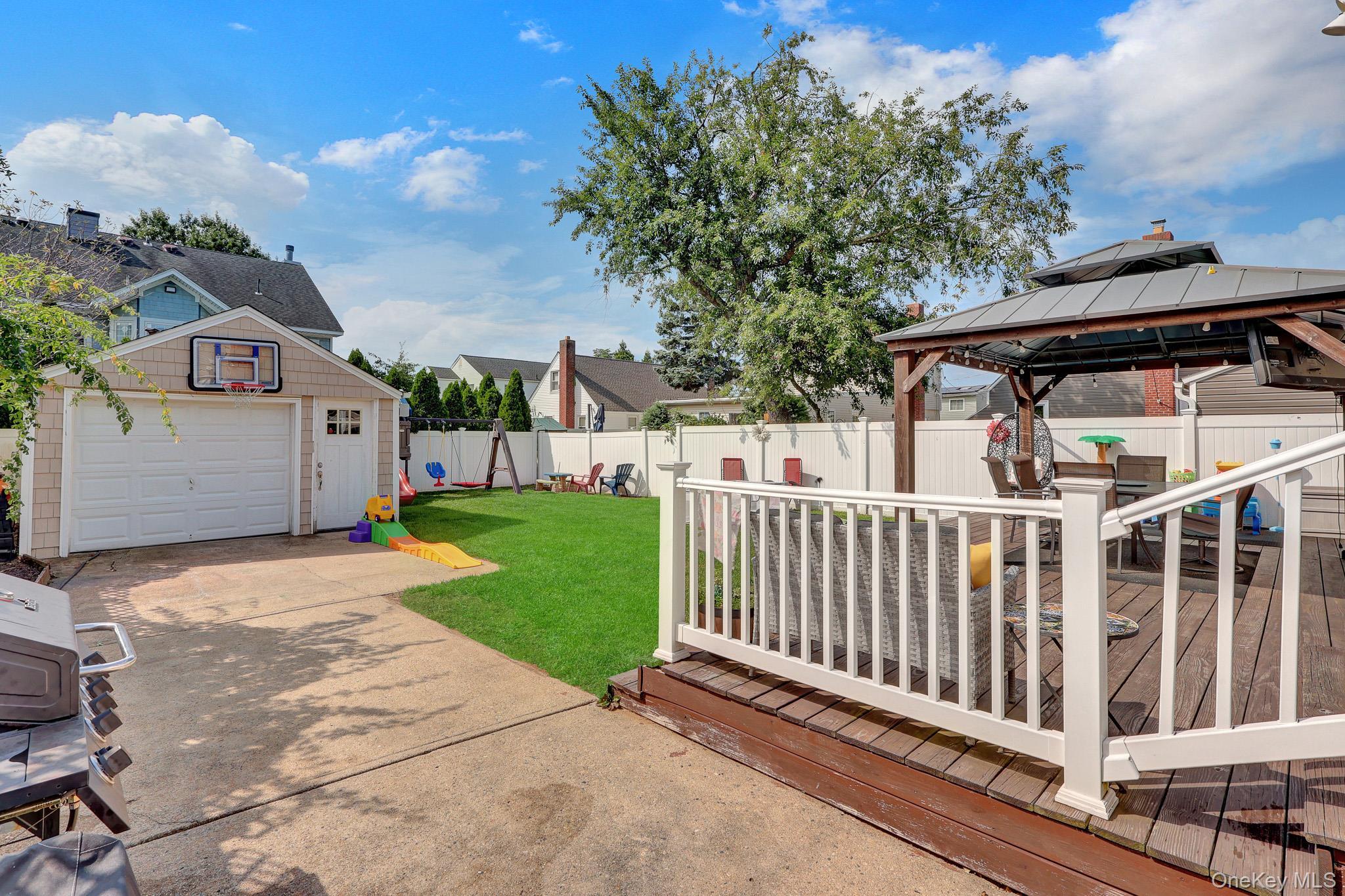 Single Family Clive Place Nassau County, NY 11572, MLS-1051223-28