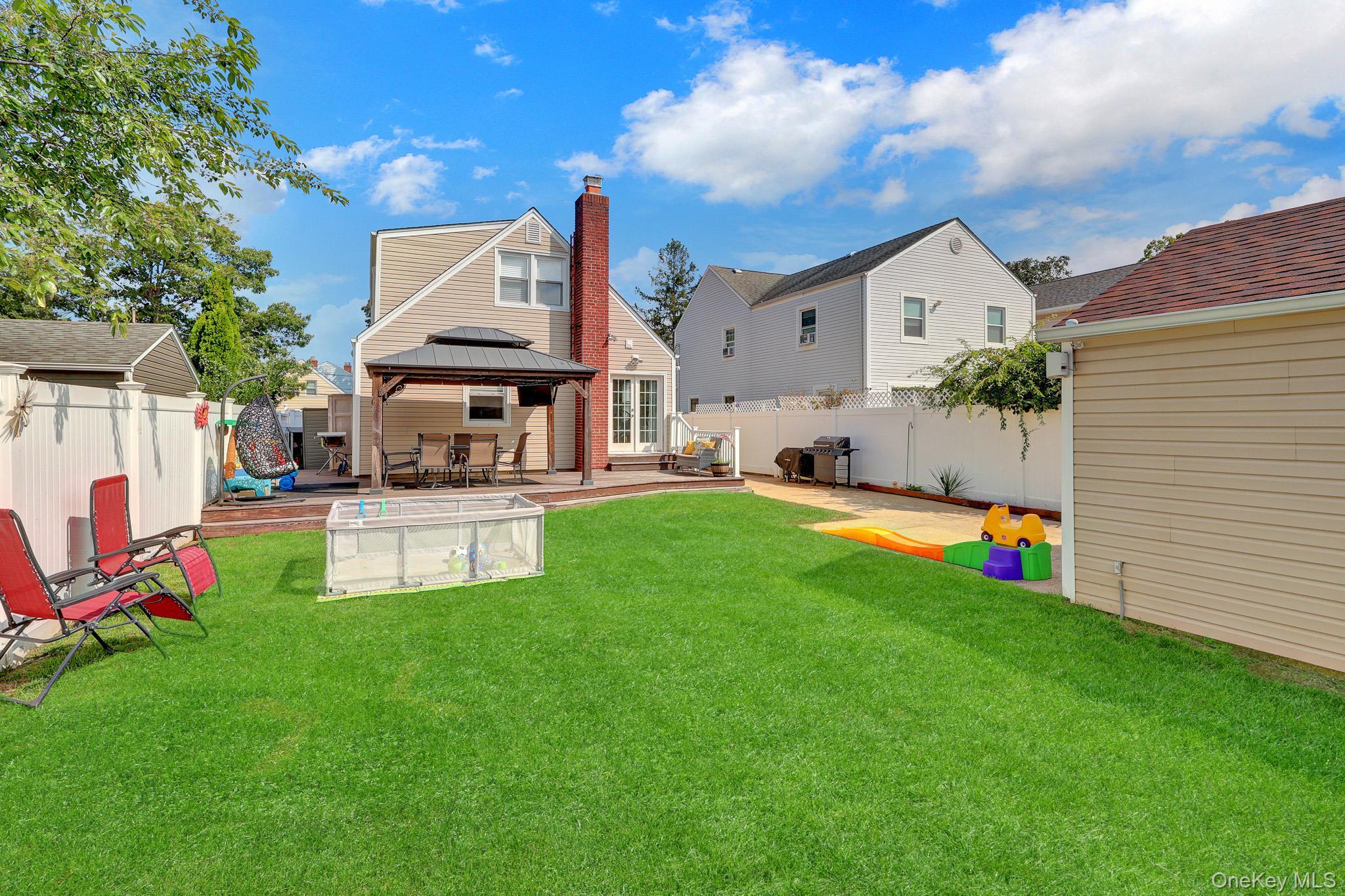 Single Family Clive Place Nassau County, NY 11572, MLS-1051223-29