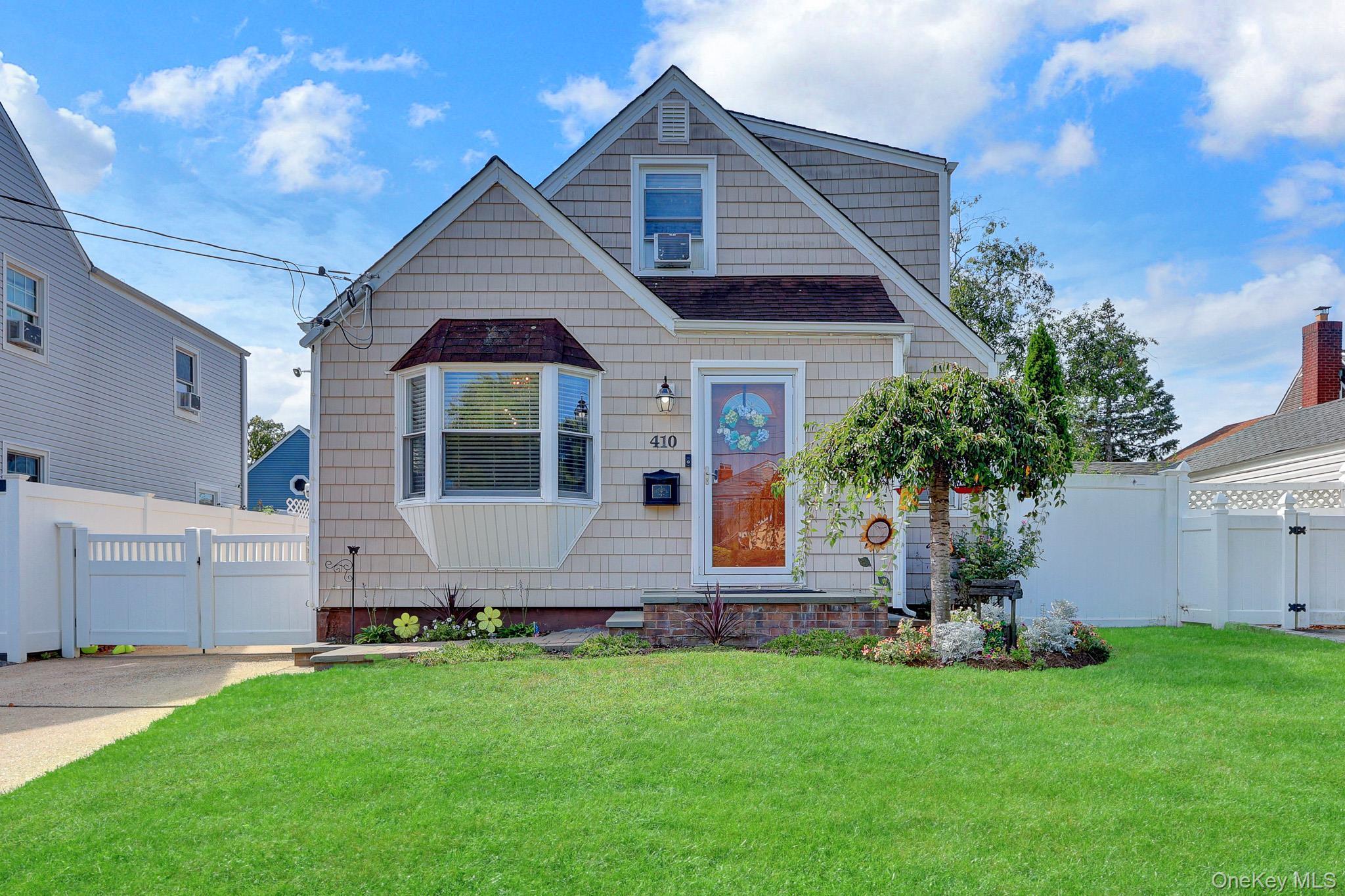 Single Family Clive Place  Nassau County, NY 11572, MLS-1051223-34