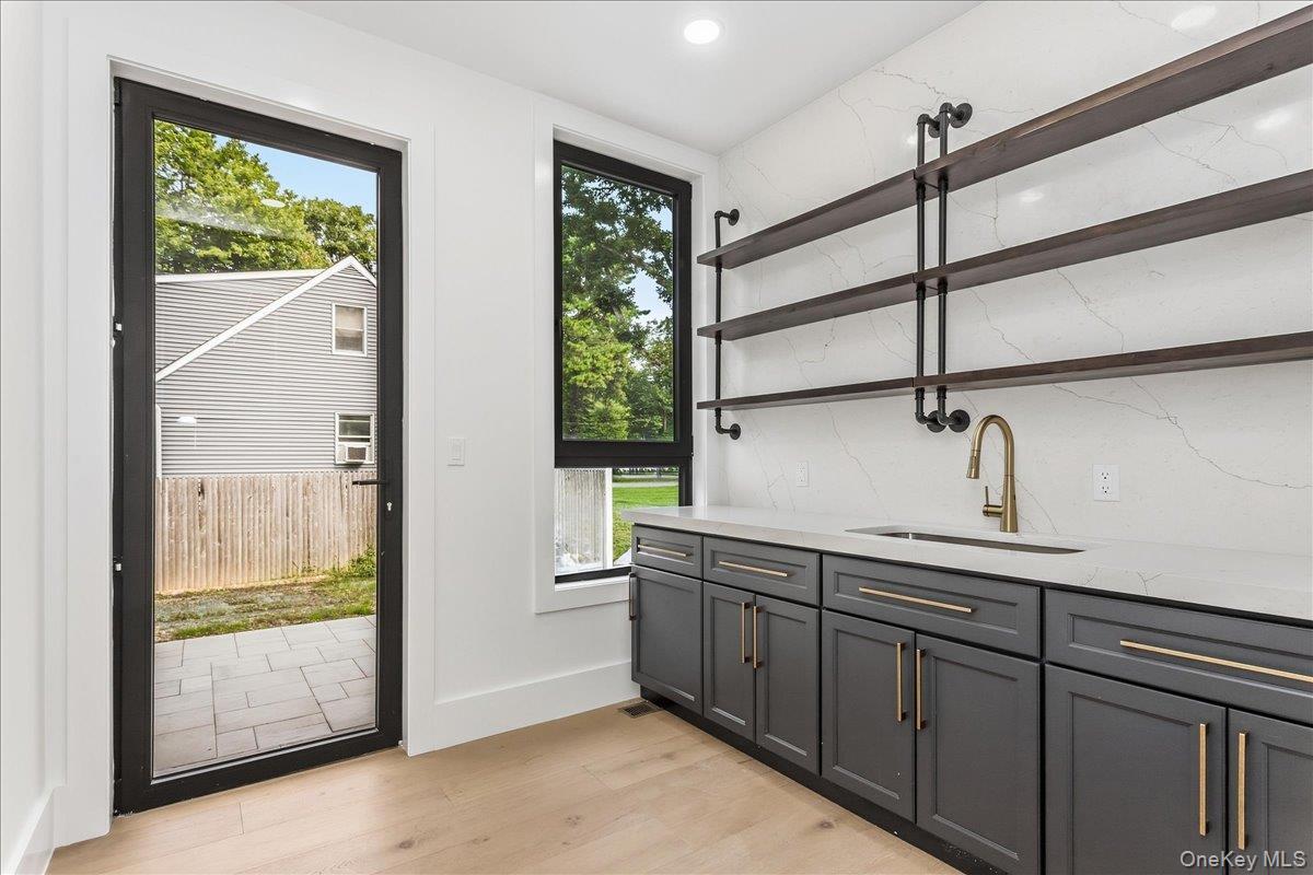 Single Family Westminster Avenue Suffolk County, NY 11746, MLS-1051281-15