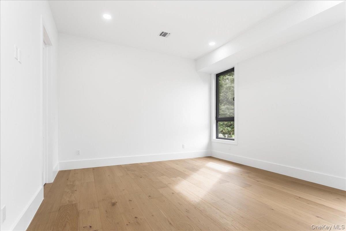 Single Family Westminster Avenue Suffolk County, NY 11746, MLS-1051281-36