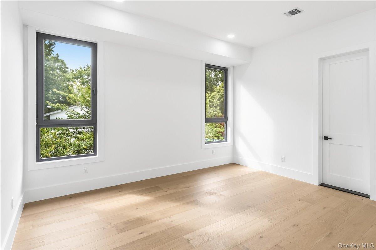 Single Family Westminster Avenue Suffolk County, NY 11746, MLS-1051281-37