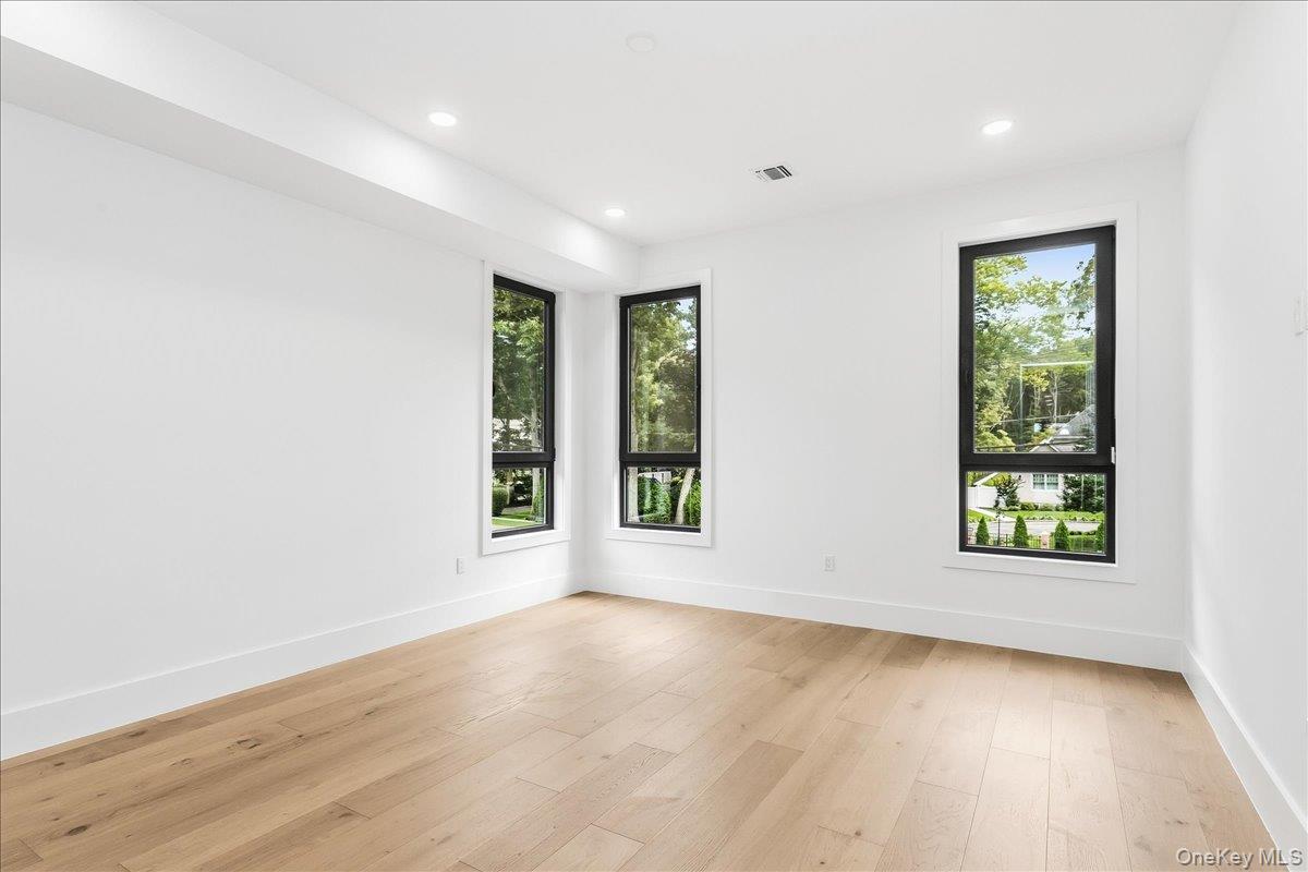 Single Family Westminster Avenue Suffolk County, NY 11746, MLS-1051281-40