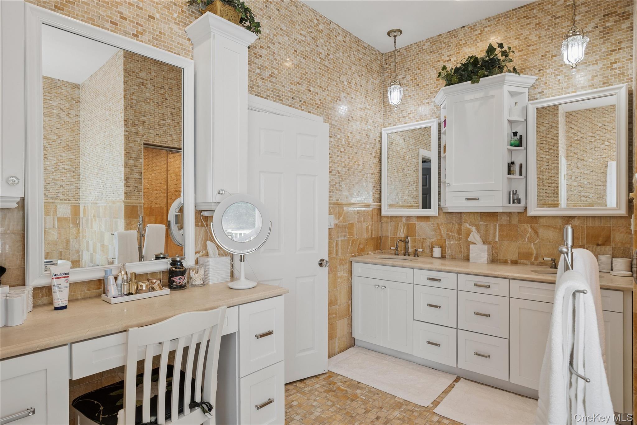 Single Family Esmond Avenue Suffolk County, NY 11747, MLS-1051306-28