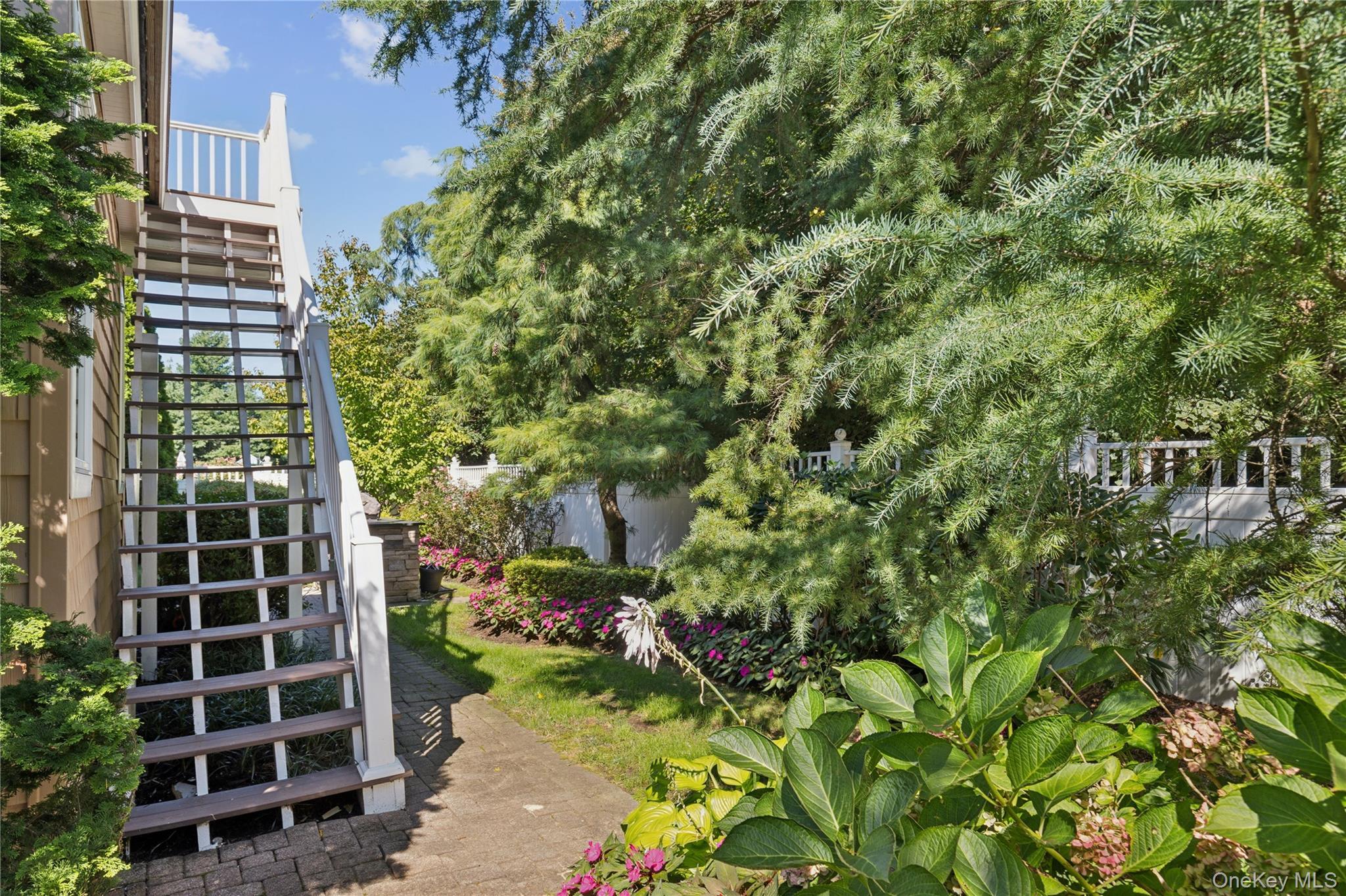 Single Family Esmond Avenue Suffolk County, NY 11747, MLS-1051306-33