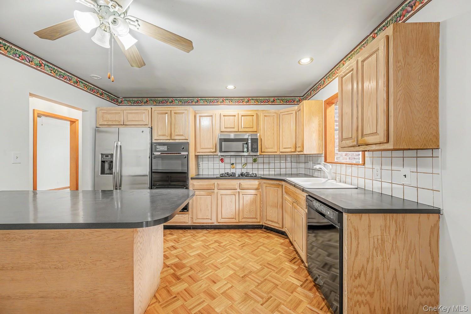 Single Family 13th Avenue Queens, NY 11357, MLS-1051378-9