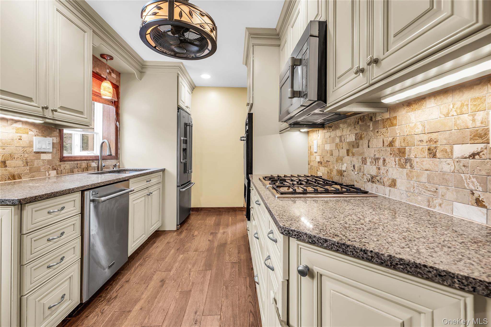 Single Family Hawkins Lane Suffolk County, NY 11719, MLS-1051406-15