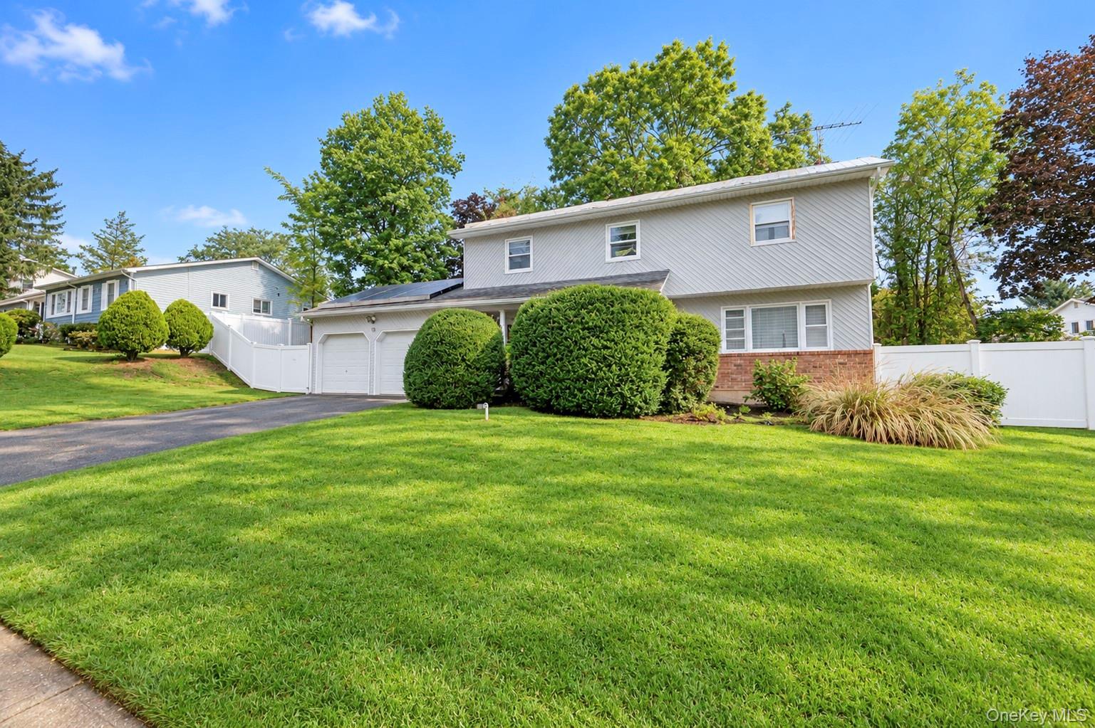 Single Family Waterford Drive Suffolk County, NY 11798, MLS-1051429-2