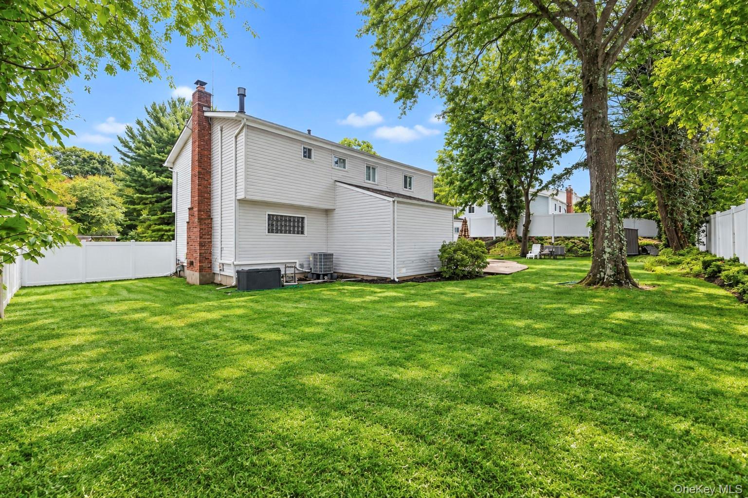 Single Family Waterford Drive Suffolk County, NY 11798, MLS-1051429-32