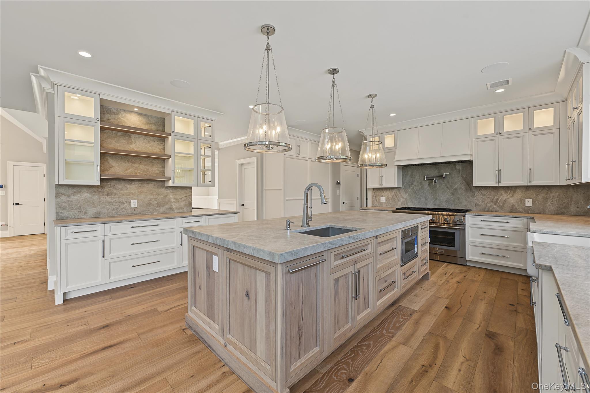 Single Family Jareds Path Suffolk County, NY 11719, MLS-1051454-15