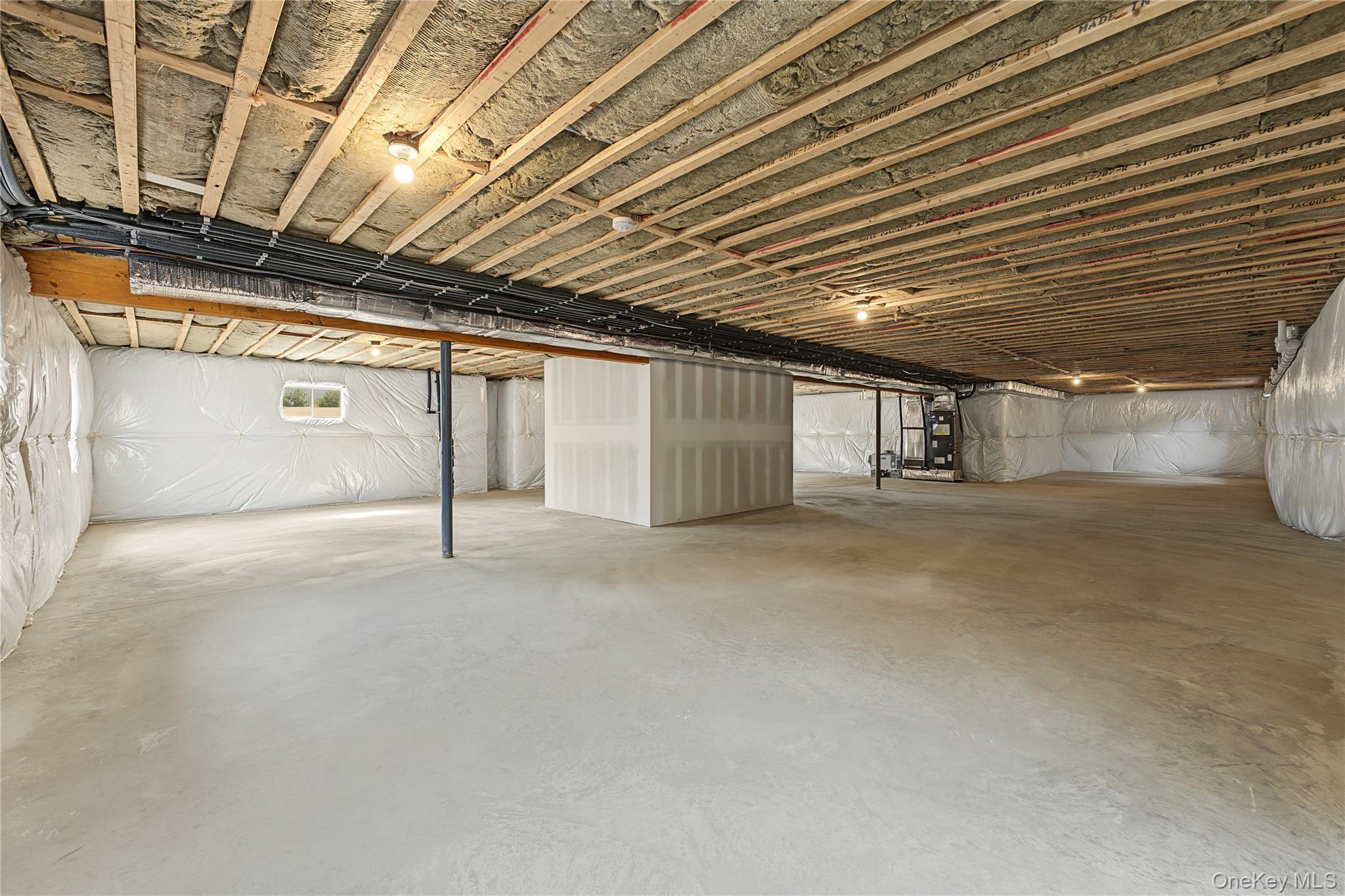 Single Family Jareds Path Suffolk County, NY 11719, MLS-1051454-46