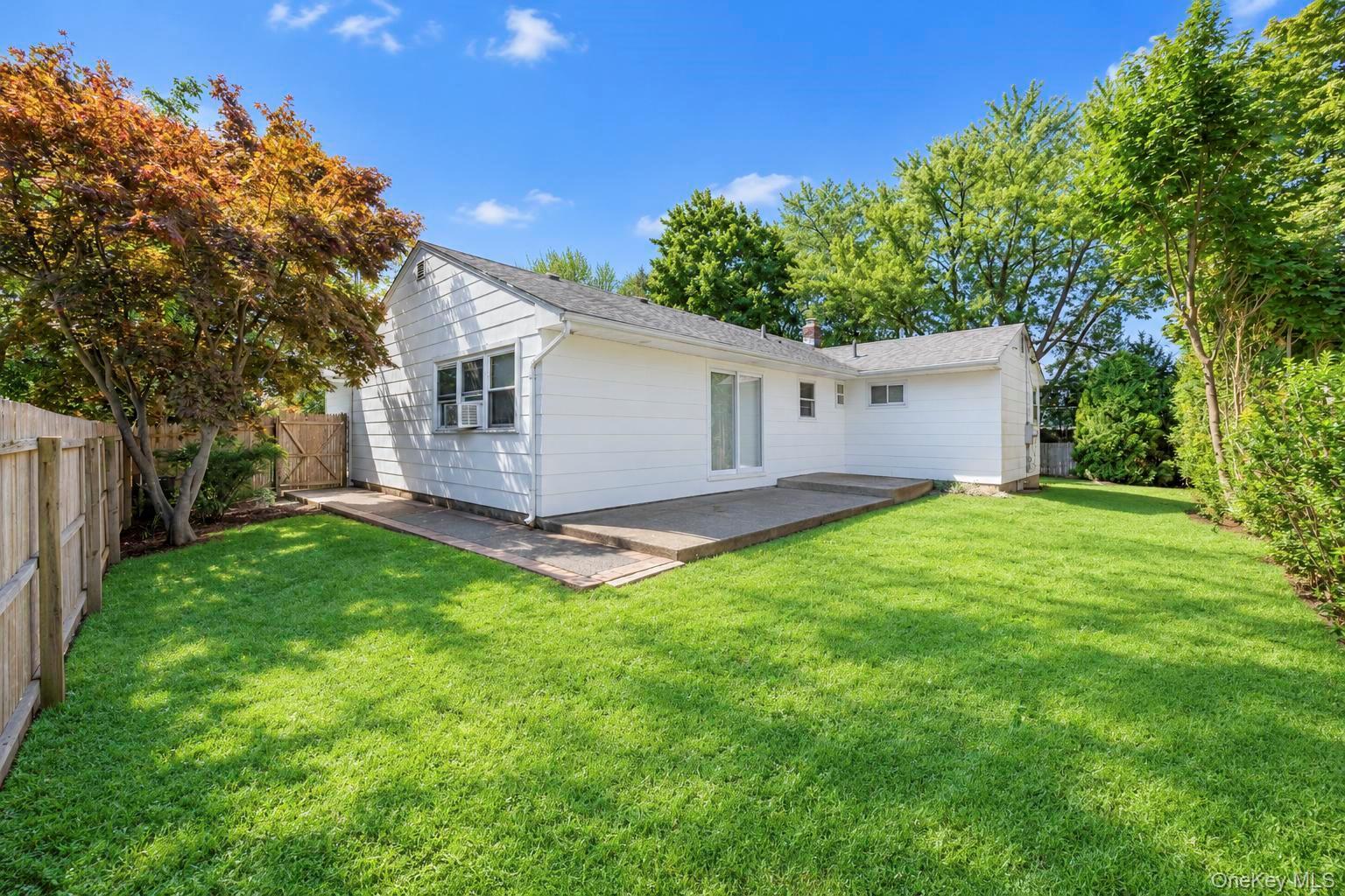 Single Family Azealia Court Suffolk County, NY 11725, MLS-1051506-32
