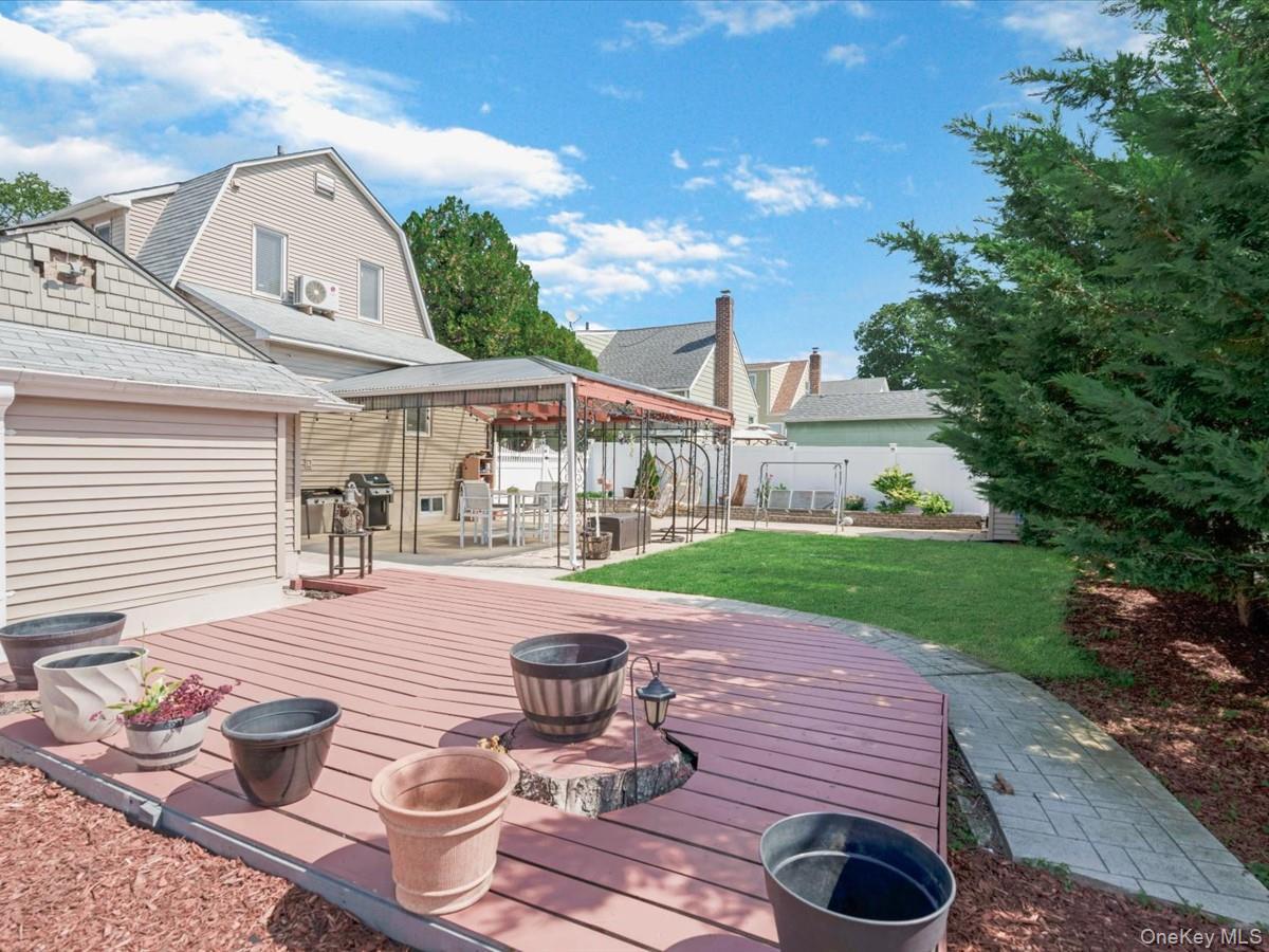 Single Family Fairmount Street  Nassau County, NY 11580, MLS-1051535-21