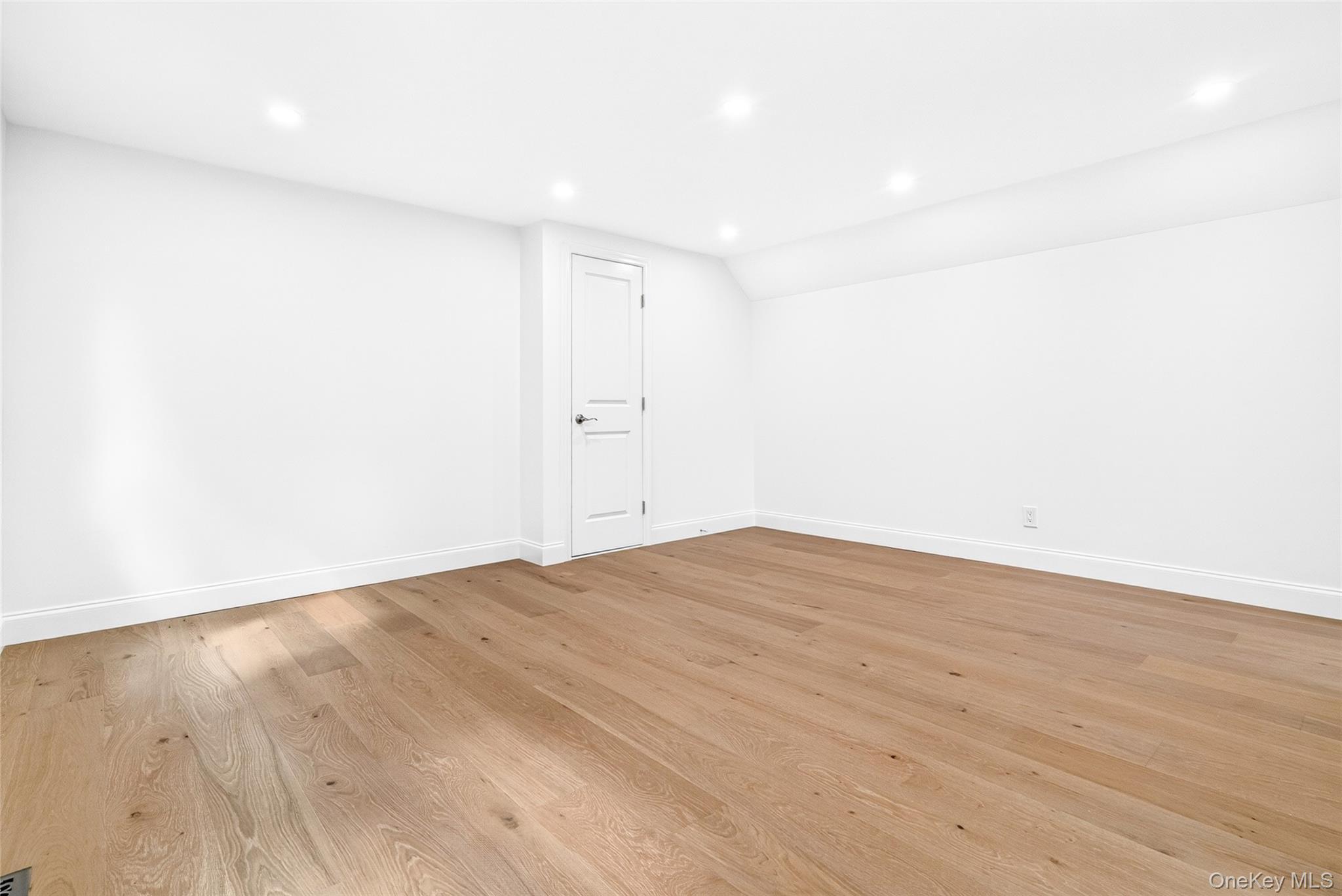 Single Family Saratoga Road  Westchester County, NY 10607, MLS-1051571-29