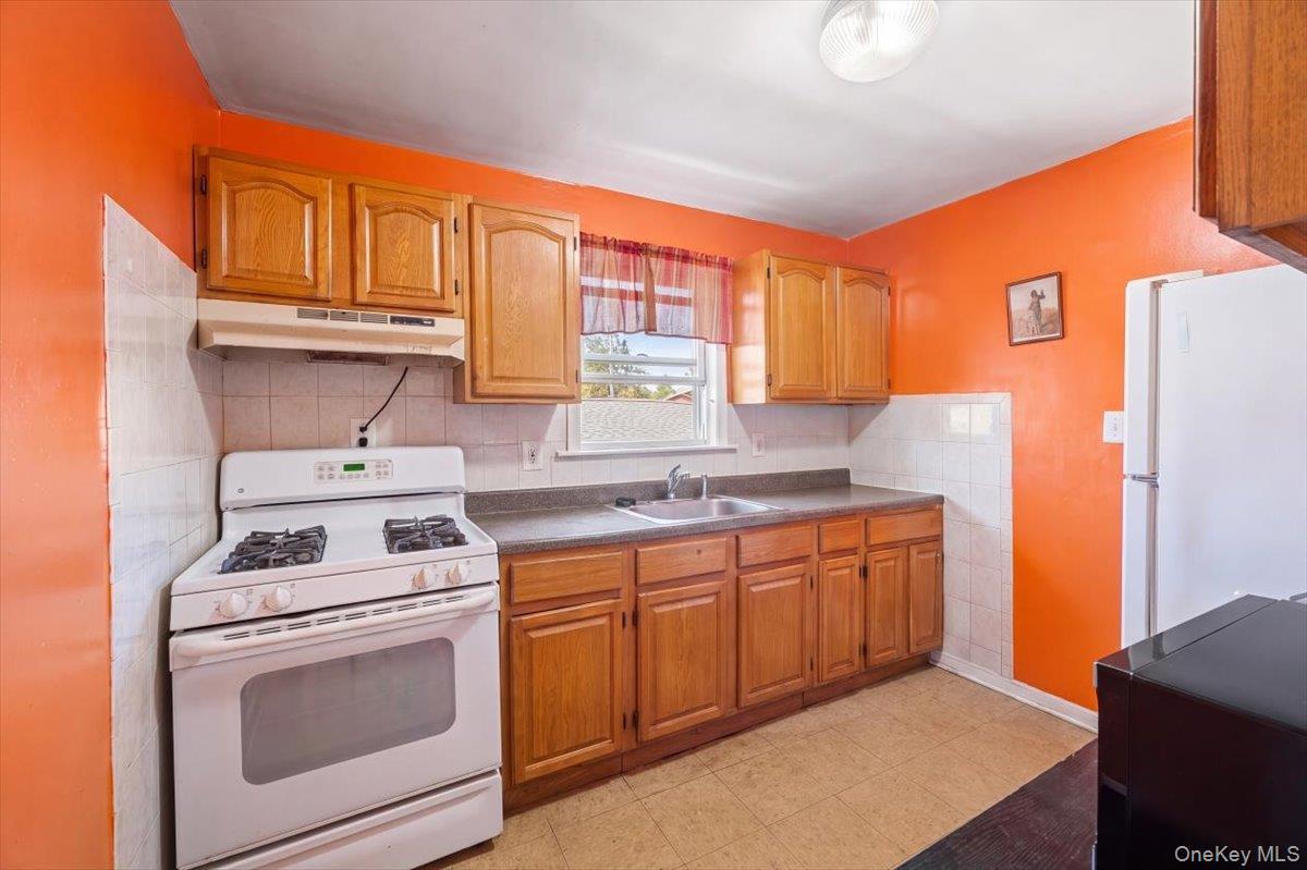Single Family 224th Street Queens, NY 11413, MLS-1051573-16