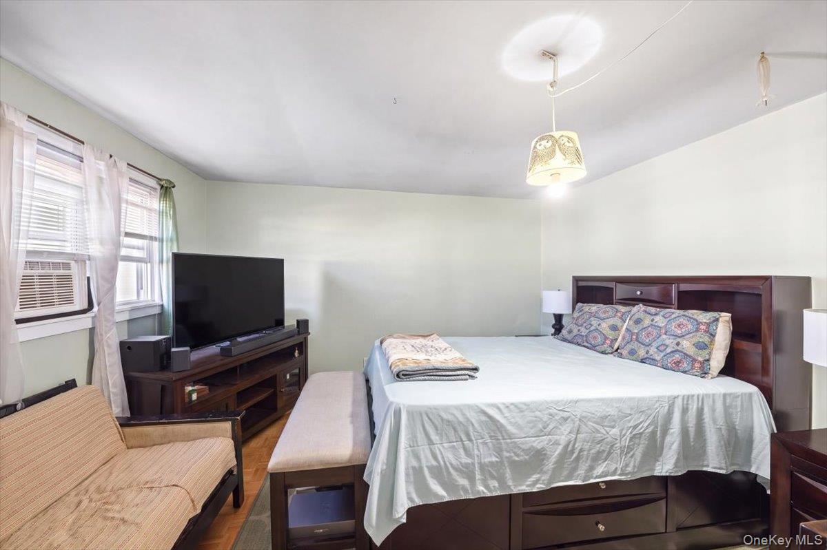 Single Family 224th Street Queens, NY 11413, MLS-1051573-17