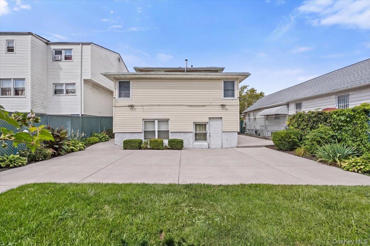 Single Family 224th Street  Queens, NY 11413, MLS-1051573-29