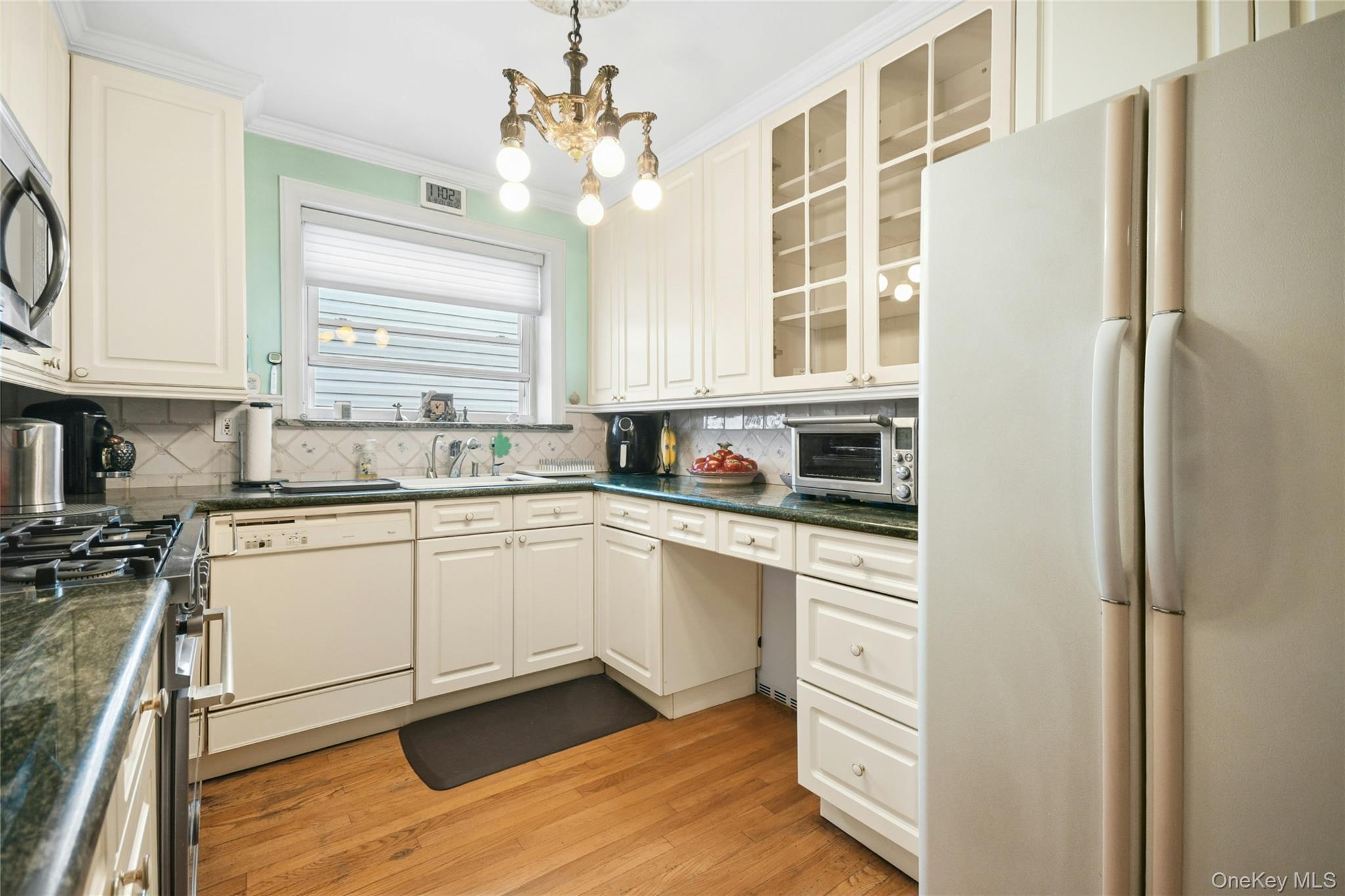 Single Family E 235th Street Bronx, NY 10470, MLS-1051576-14