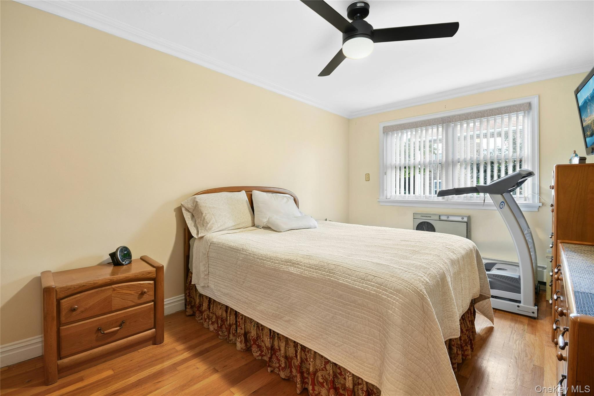 Single Family E 235th Street Bronx, NY 10470, MLS-1051576-15