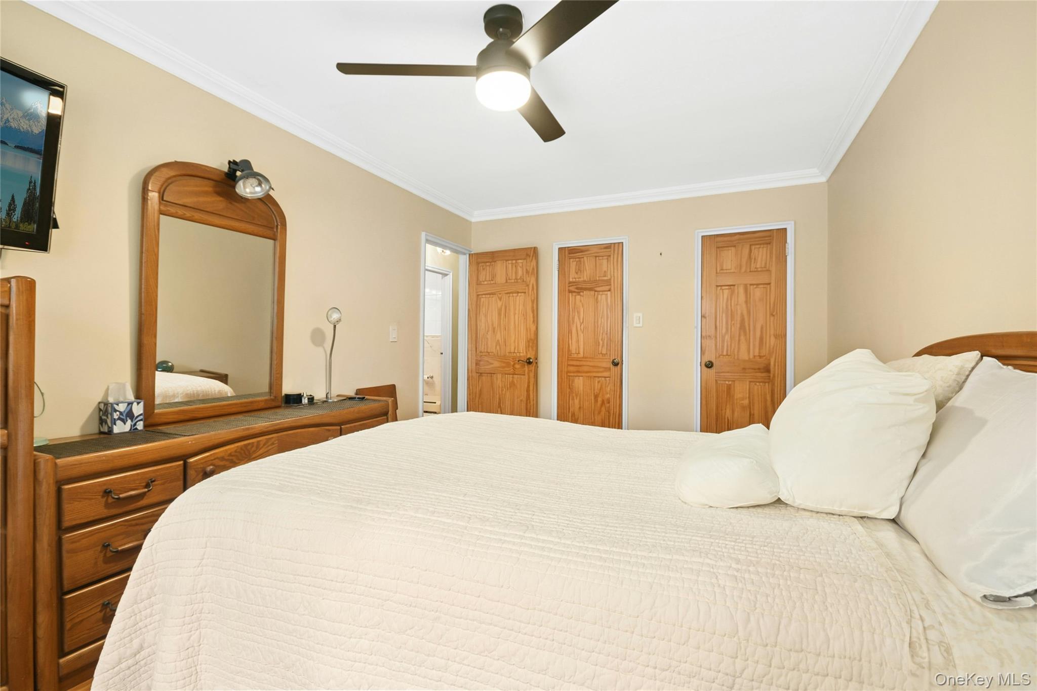 Single Family E 235th Street Bronx, NY 10470, MLS-1051576-16
