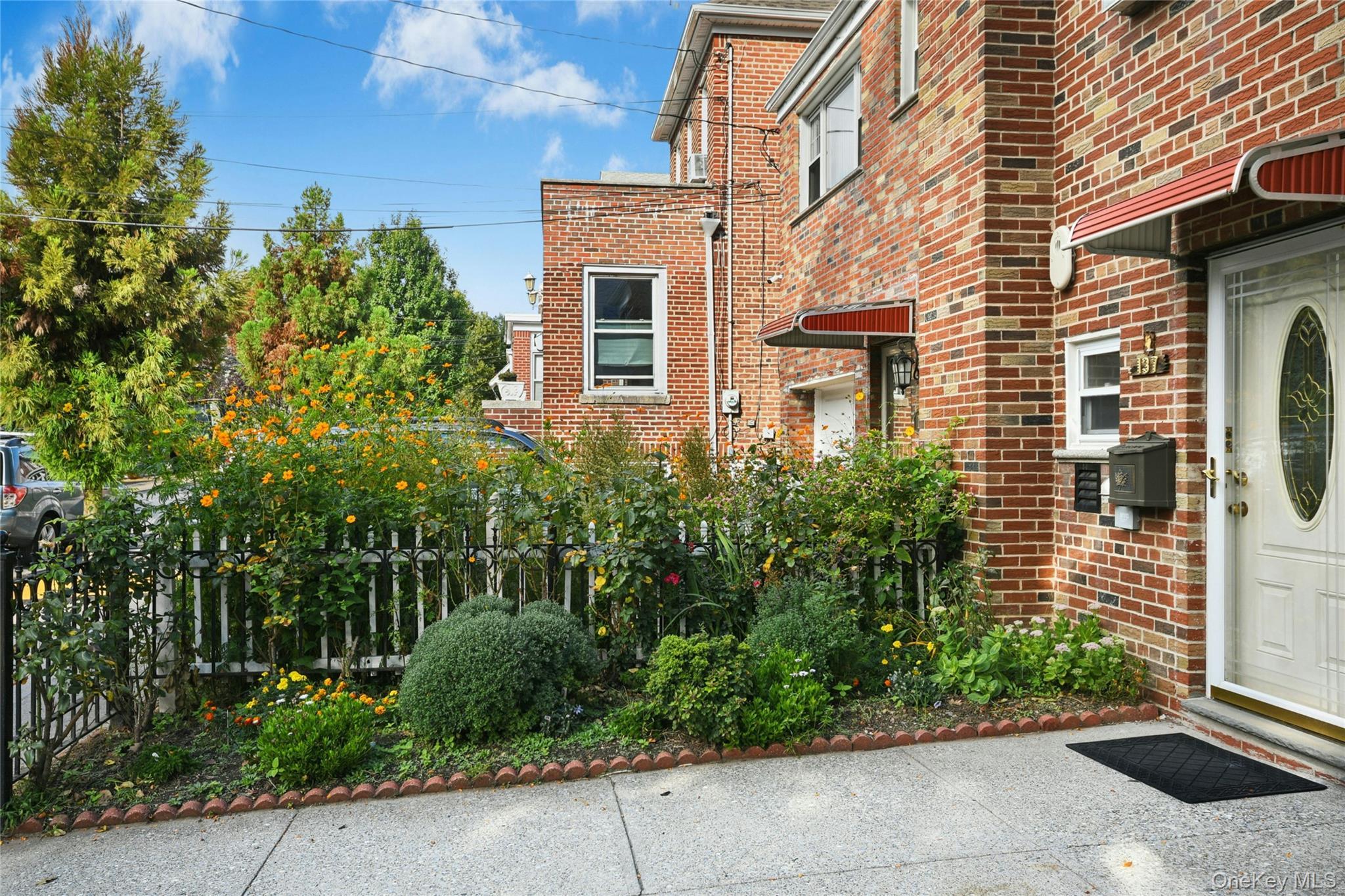Single Family E 235th Street Bronx, NY 10470, MLS-1051576-2