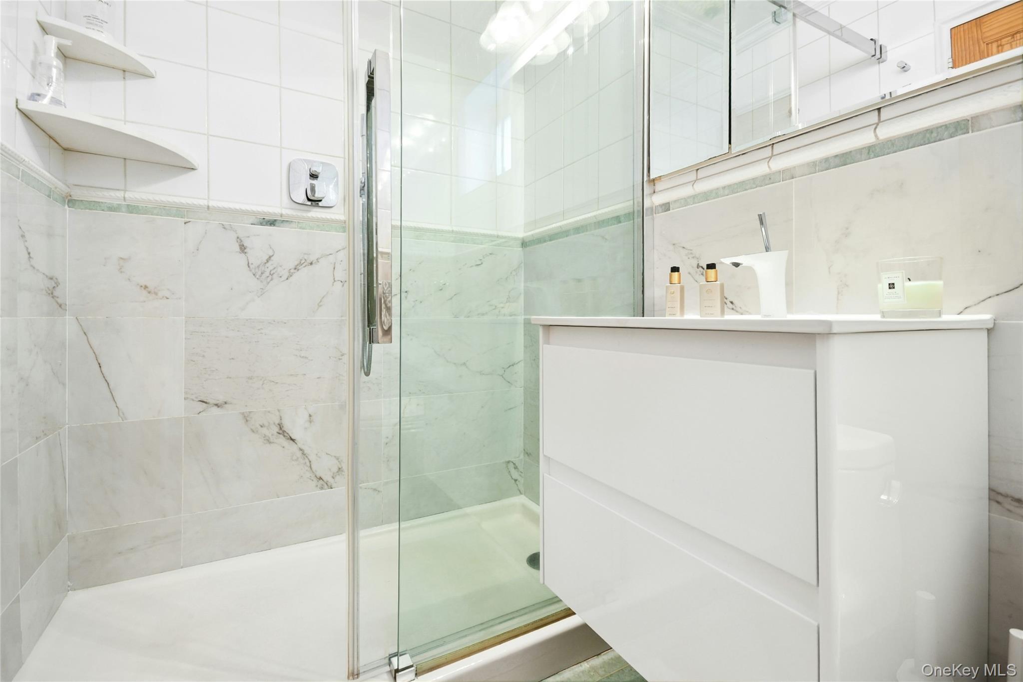 Single Family E 235th Street Bronx, NY 10470, MLS-1051576-20