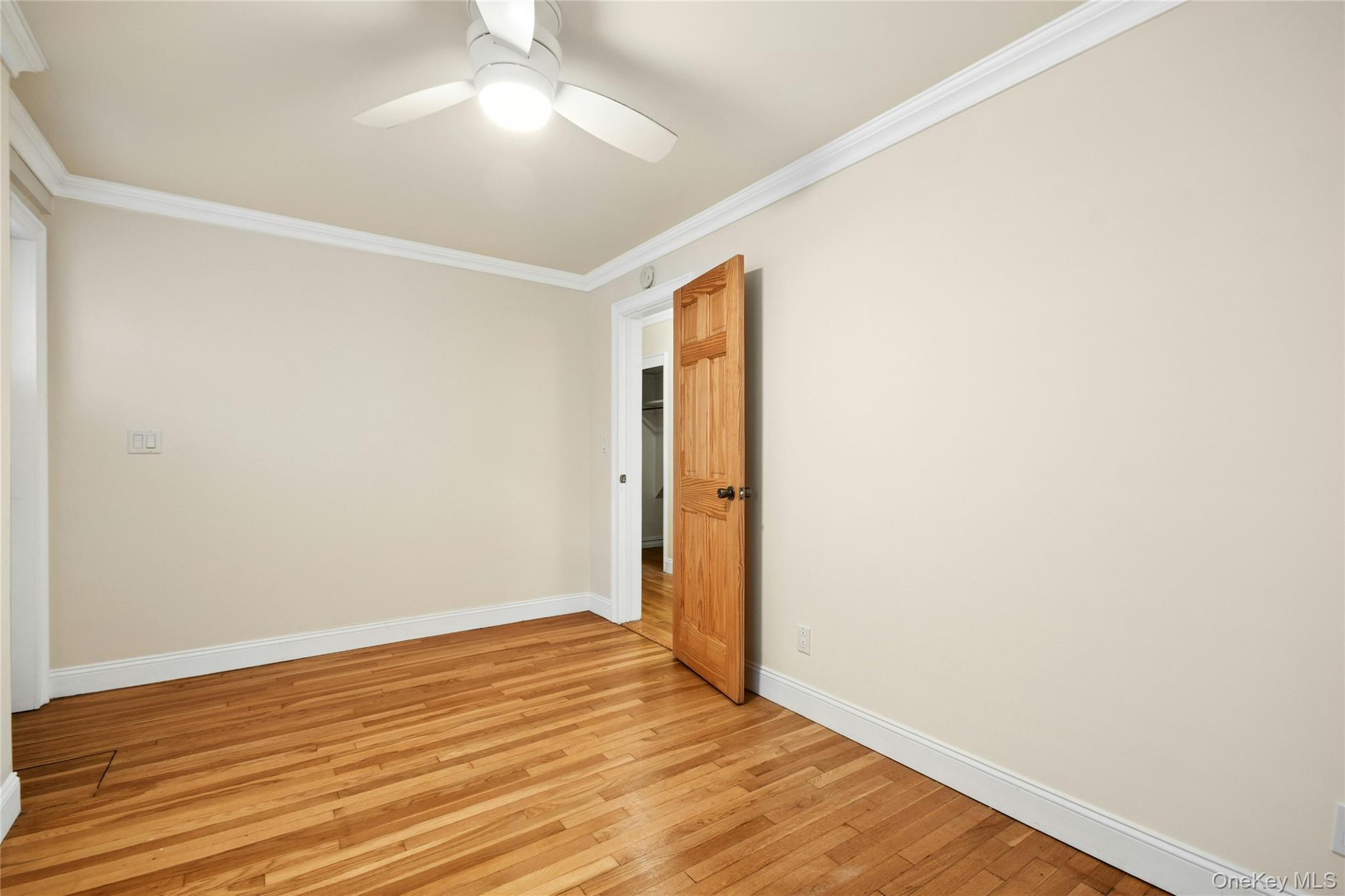 Single Family E 235th Street Bronx, NY 10470, MLS-1051576-4