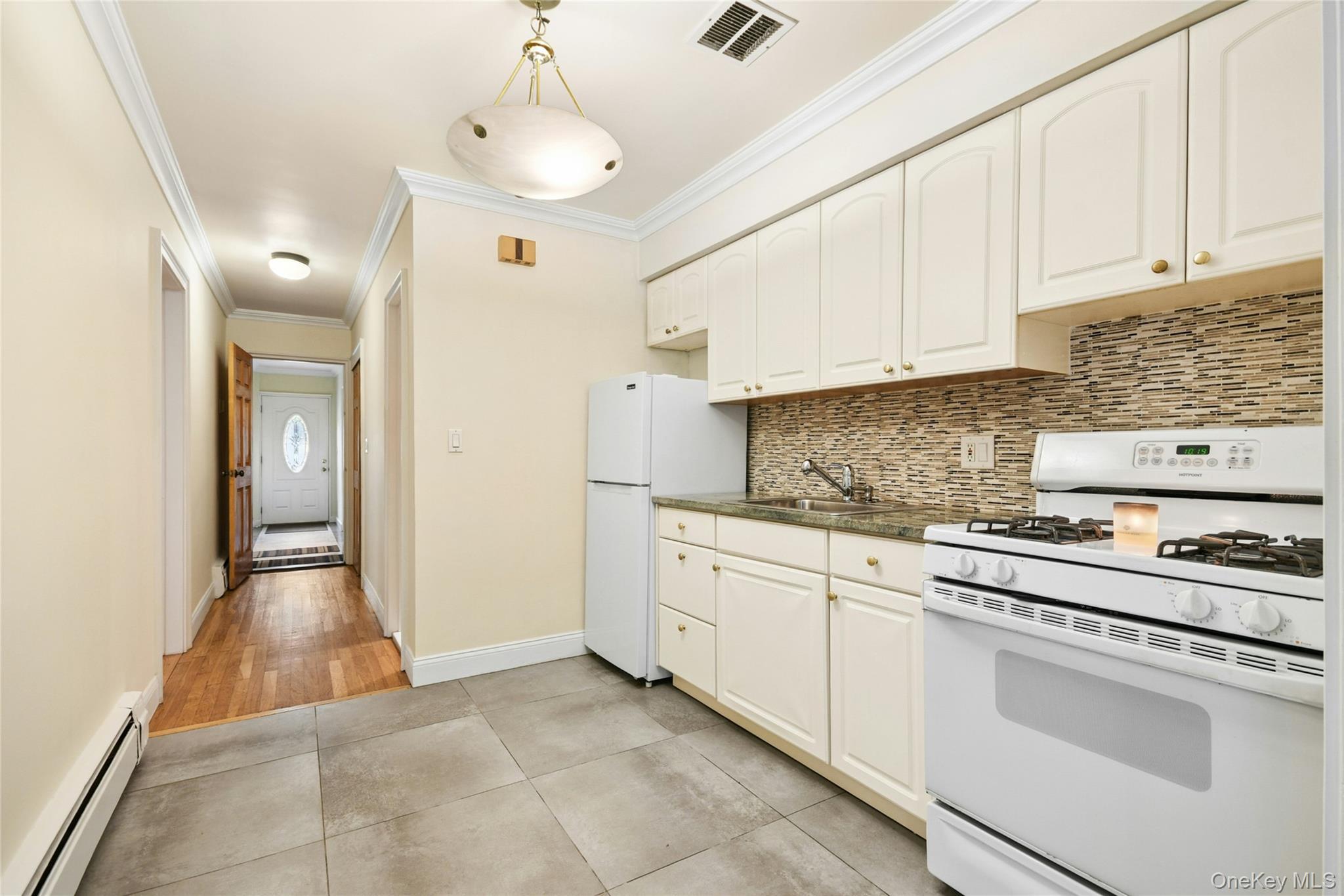 Single Family E 235th Street Bronx, NY 10470, MLS-1051576-6