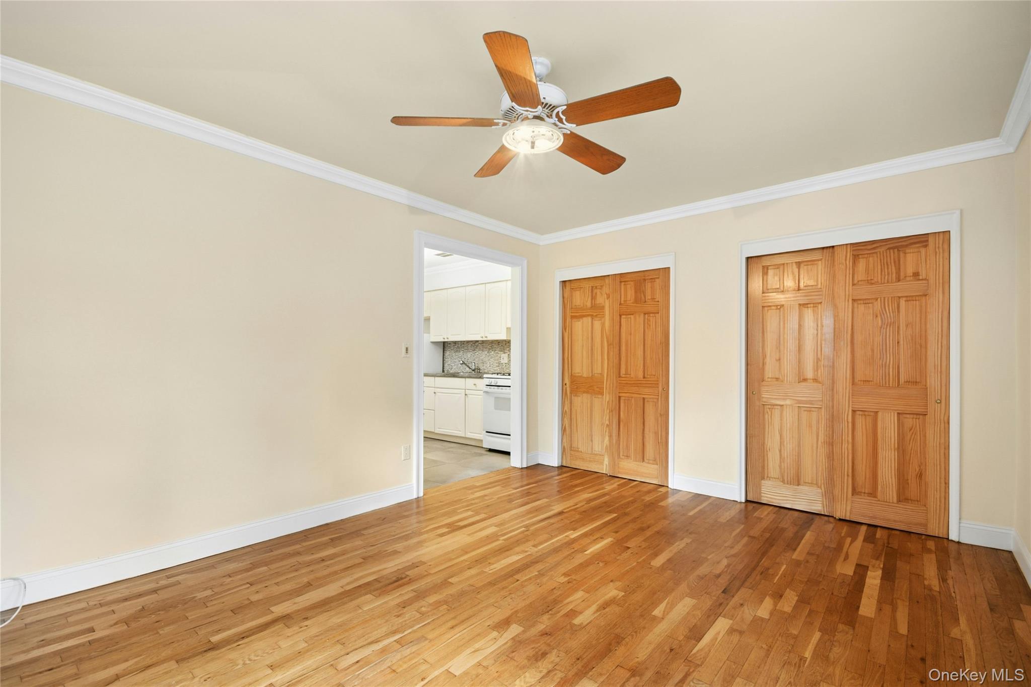 Single Family E 235th Street Bronx, NY 10470, MLS-1051576-8
