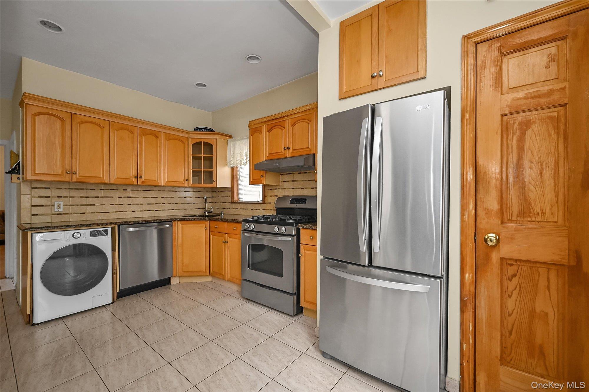 Single Family 16th Road  Queens, NY 11357, MLS-1051583-10