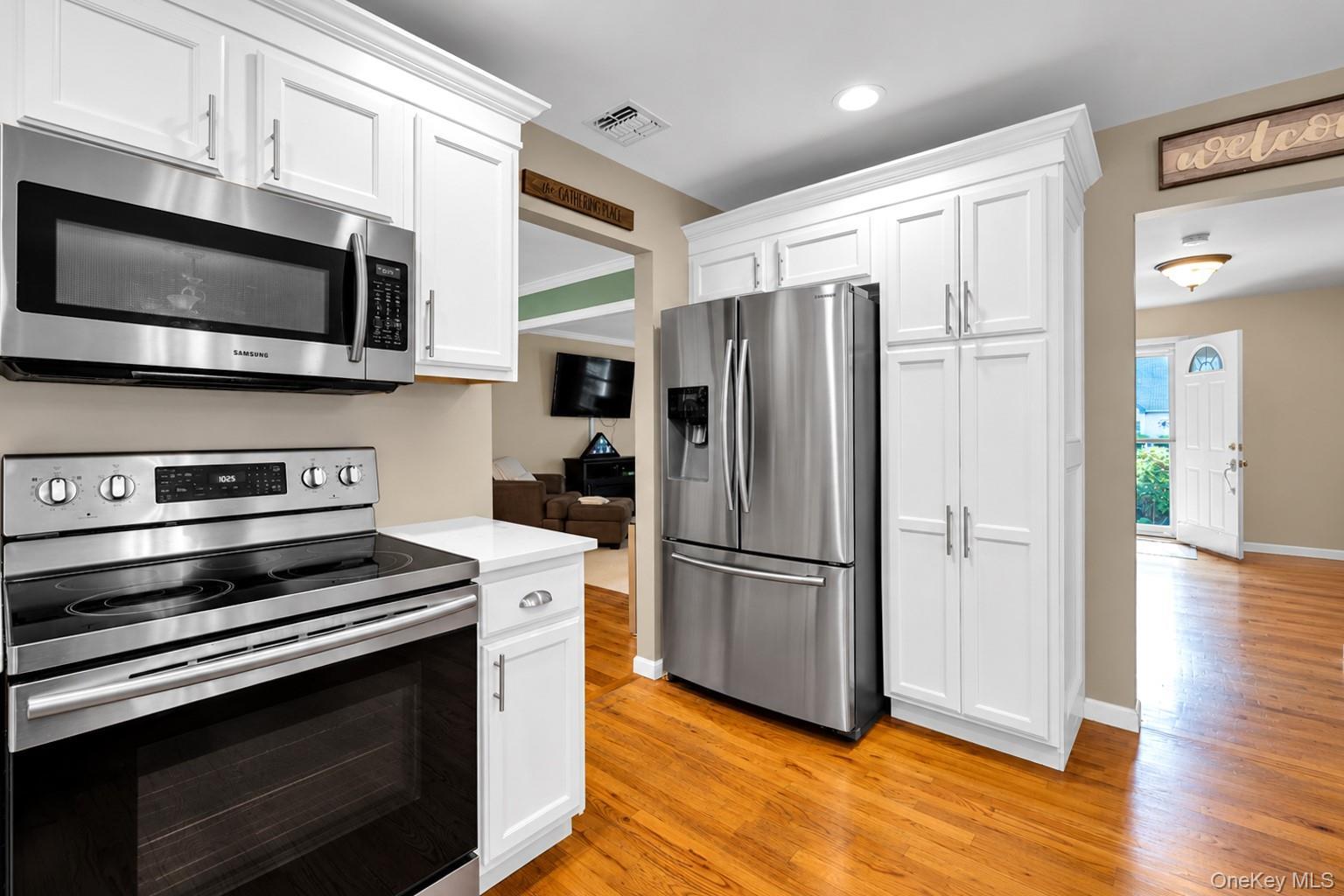 Single Family Scranton Avenue  Suffolk County, NY 11776, MLS-1051589-8