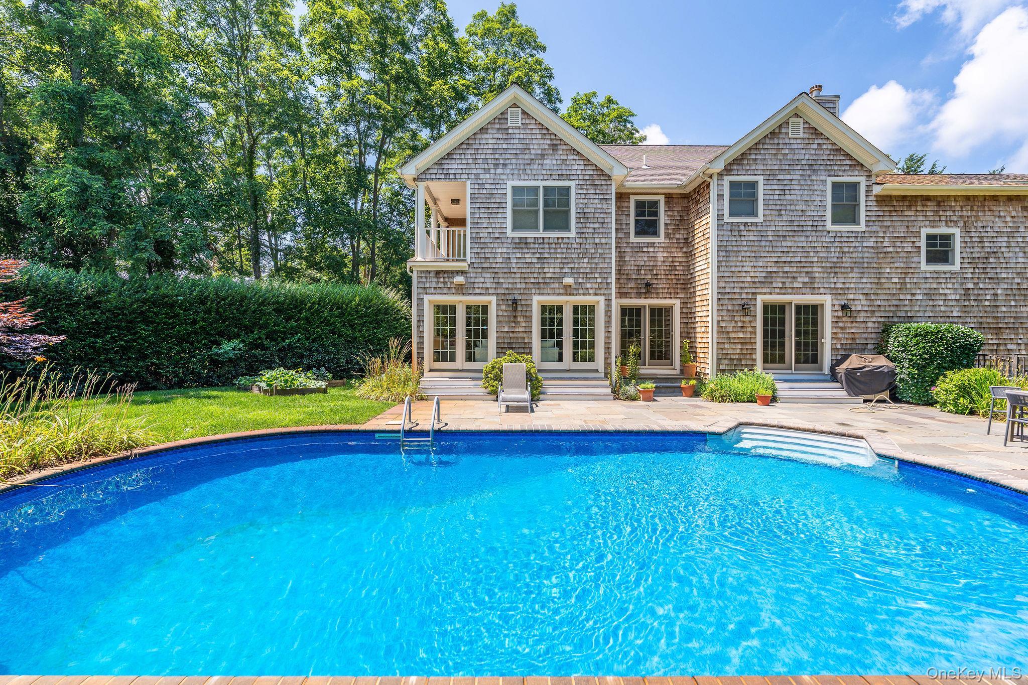 Single Family Mulford Court Suffolk County, NY 11957, MLS-1051631-35