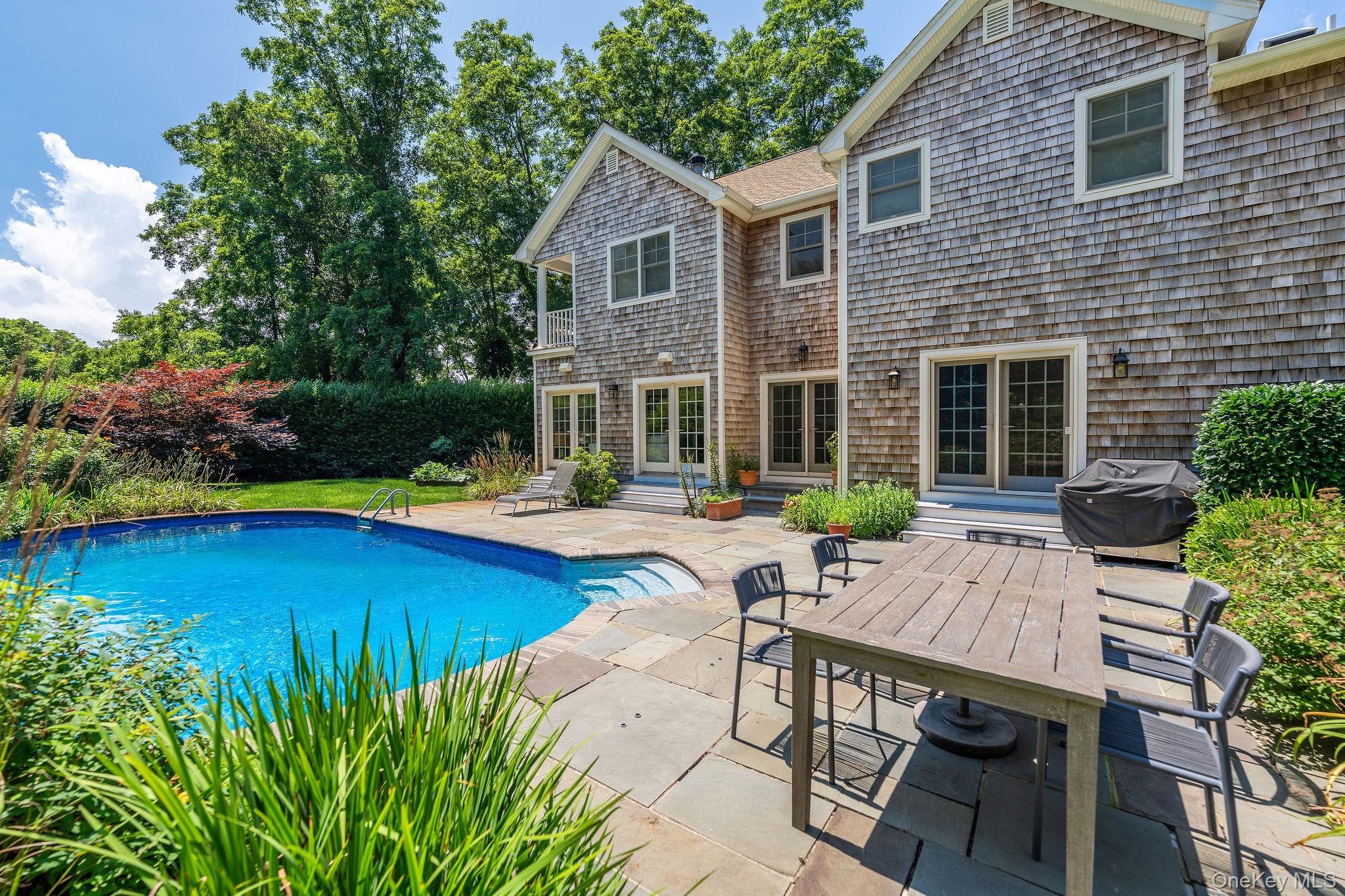 Single Family Mulford Court Suffolk County, NY 11957, MLS-1051631-38