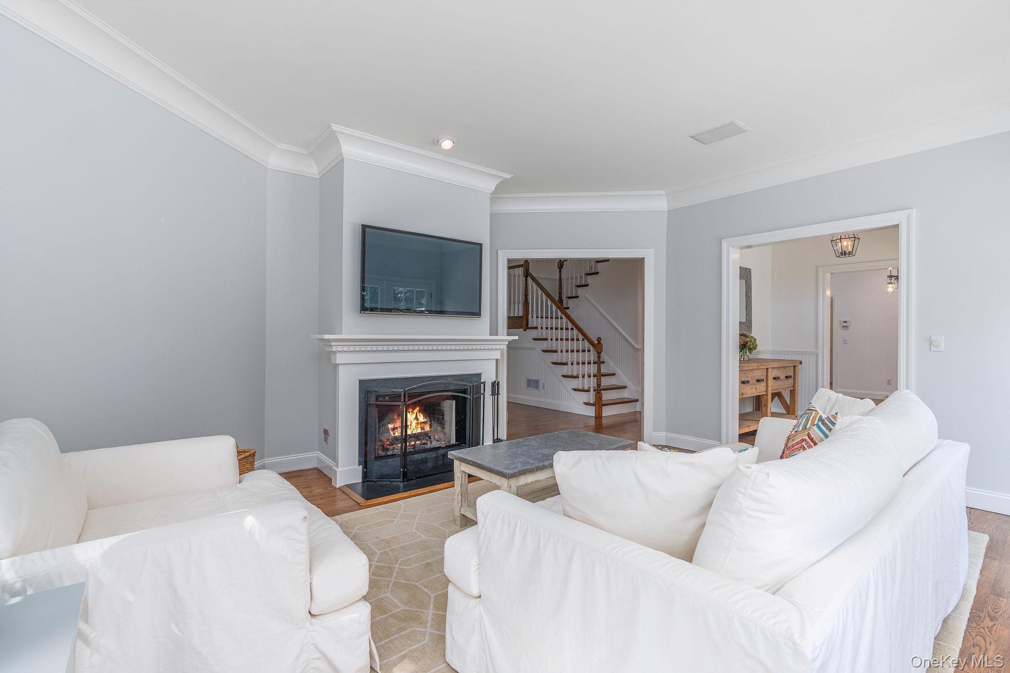 Single Family Mulford Court Suffolk County, NY 11957, MLS-1051631-6