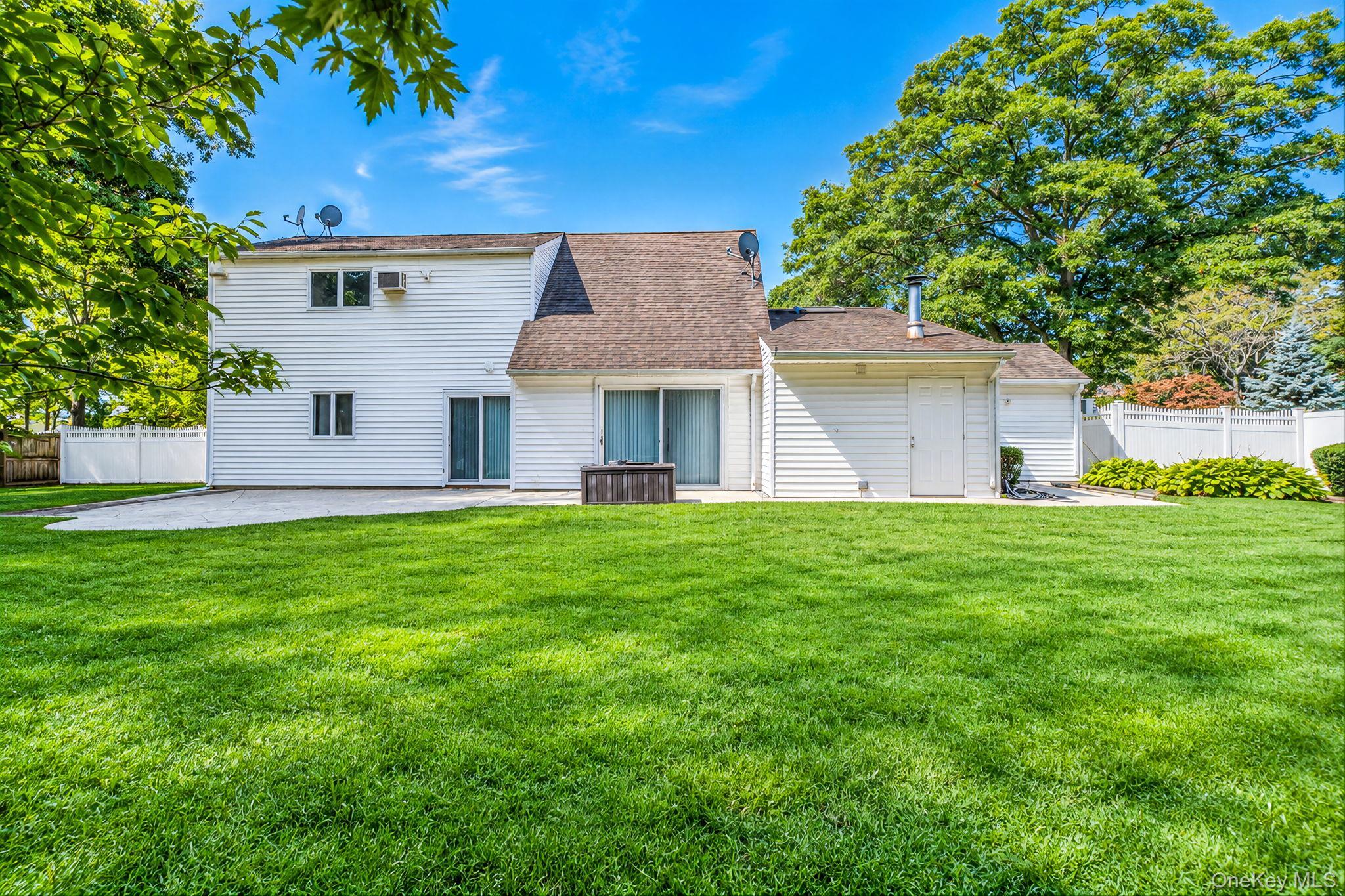 Single Family Fenwick Avenue  Suffolk County, NY 11738, MLS-1051639-34