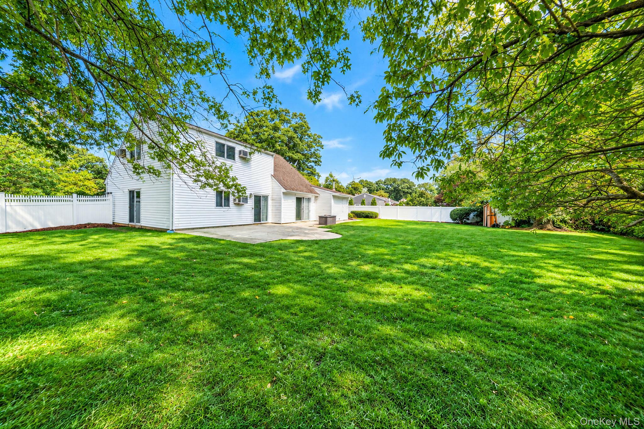 Single Family Fenwick Avenue  Suffolk County, NY 11738, MLS-1051639-35