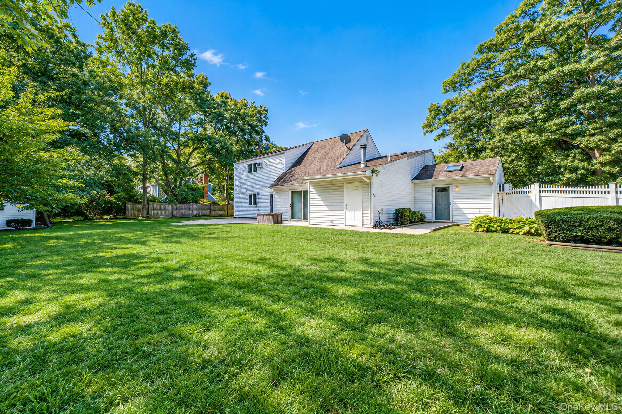 Single Family Fenwick Avenue  Suffolk County, NY 11738, MLS-1051639-36