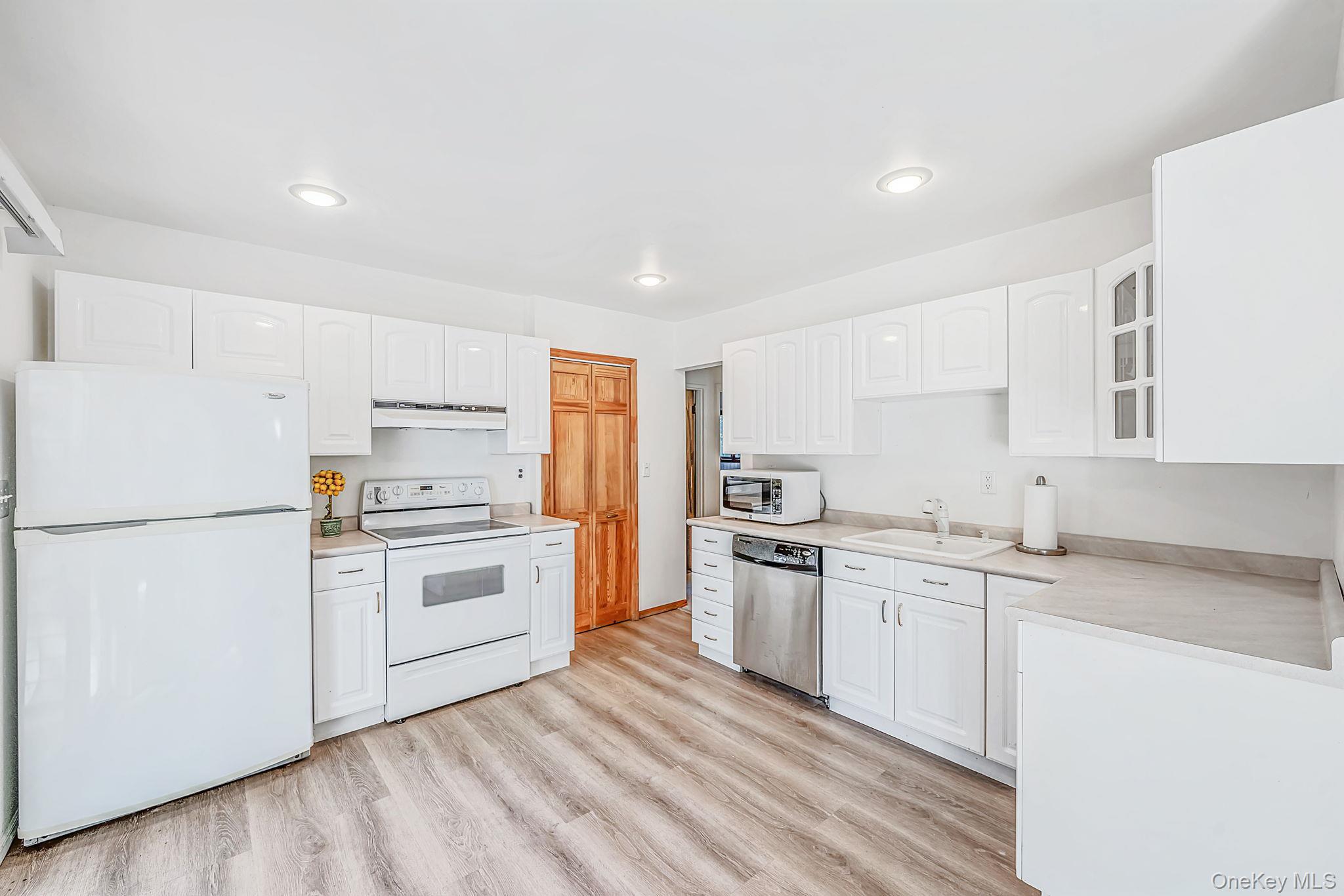 Single Family Fenwick Avenue  Suffolk County, NY 11738, MLS-1051639-9