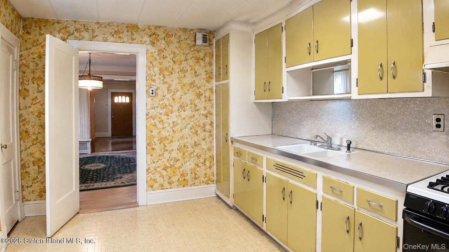 Single Family 77th  Queens, NY 11385, MLS-1051642-7