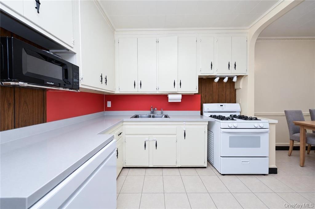 Single Family E 26th Street  Brooklyn, NY 11229, MLS-1051658-10