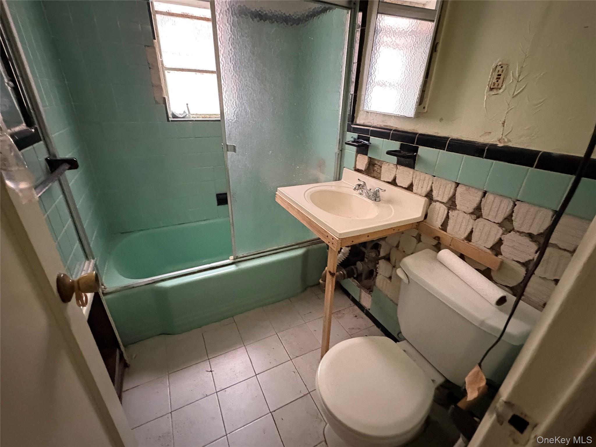 Single Family Fenton Avenue Bronx, NY 10469, MLS-1051679-10