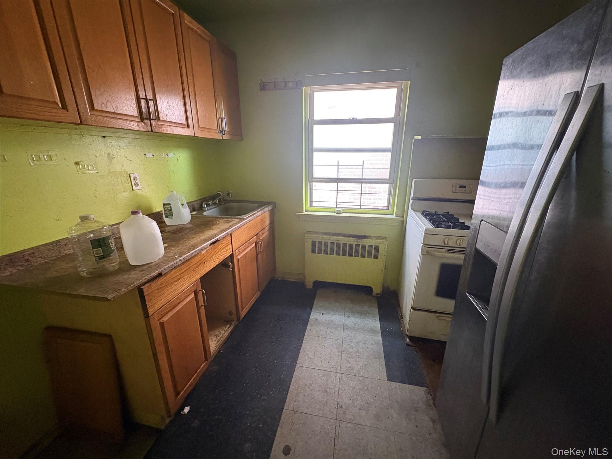 Single Family Fenton Avenue Bronx, NY 10469, MLS-1051679-15