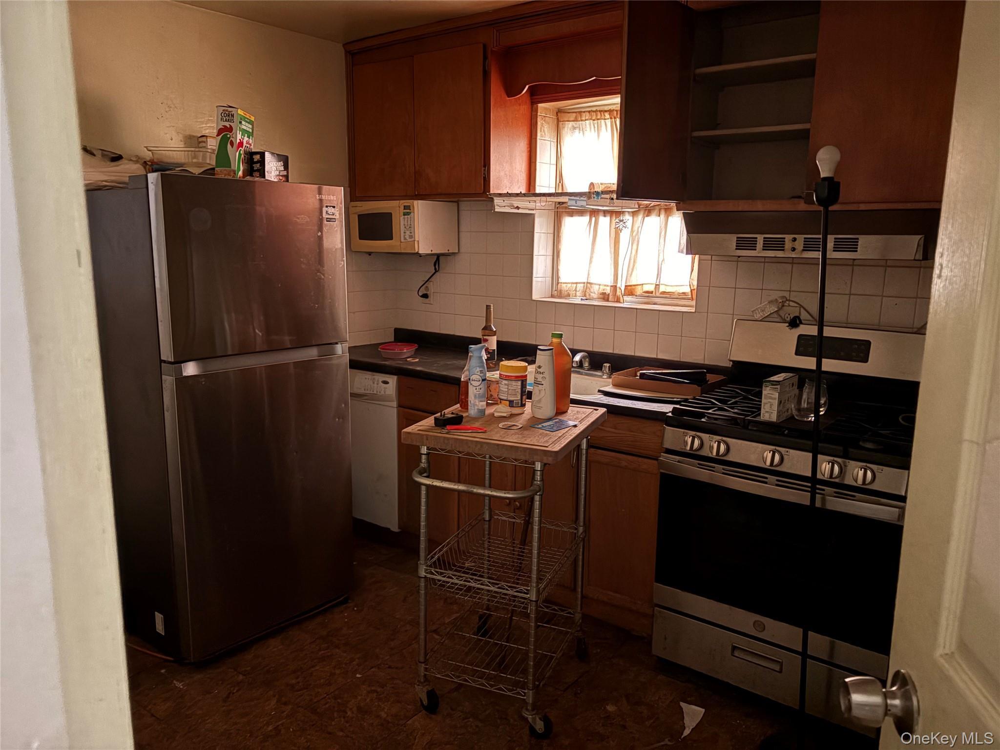 Single Family Fenton Avenue Bronx, NY 10469, MLS-1051679-4