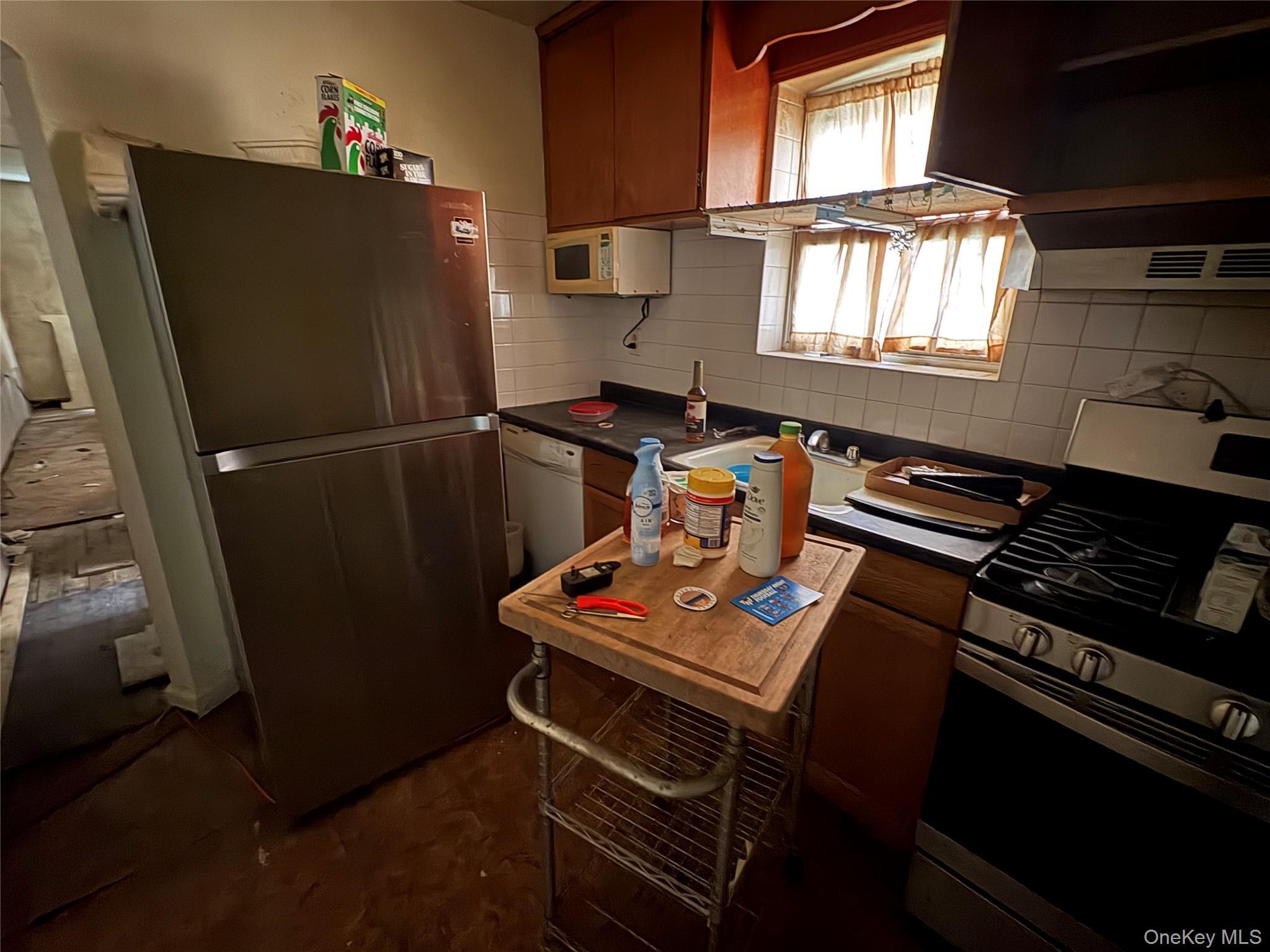 Single Family Fenton Avenue Bronx, NY 10469, MLS-1051679-9