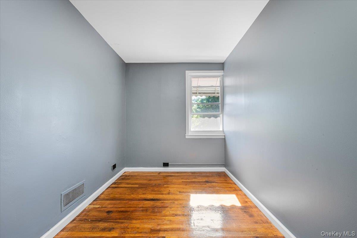 Single Family Dewitt Place Bronx, NY 10469, MLS-1051693-13