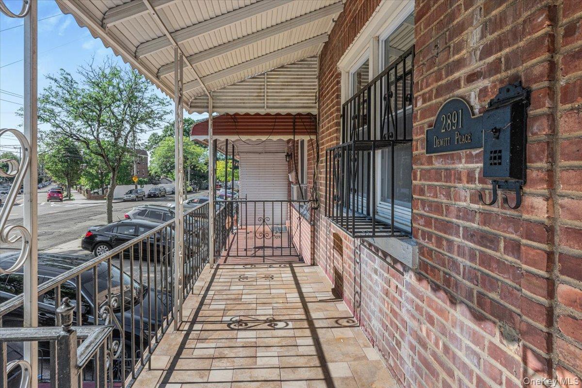 Single Family Dewitt Place Bronx, NY 10469, MLS-1051693-17